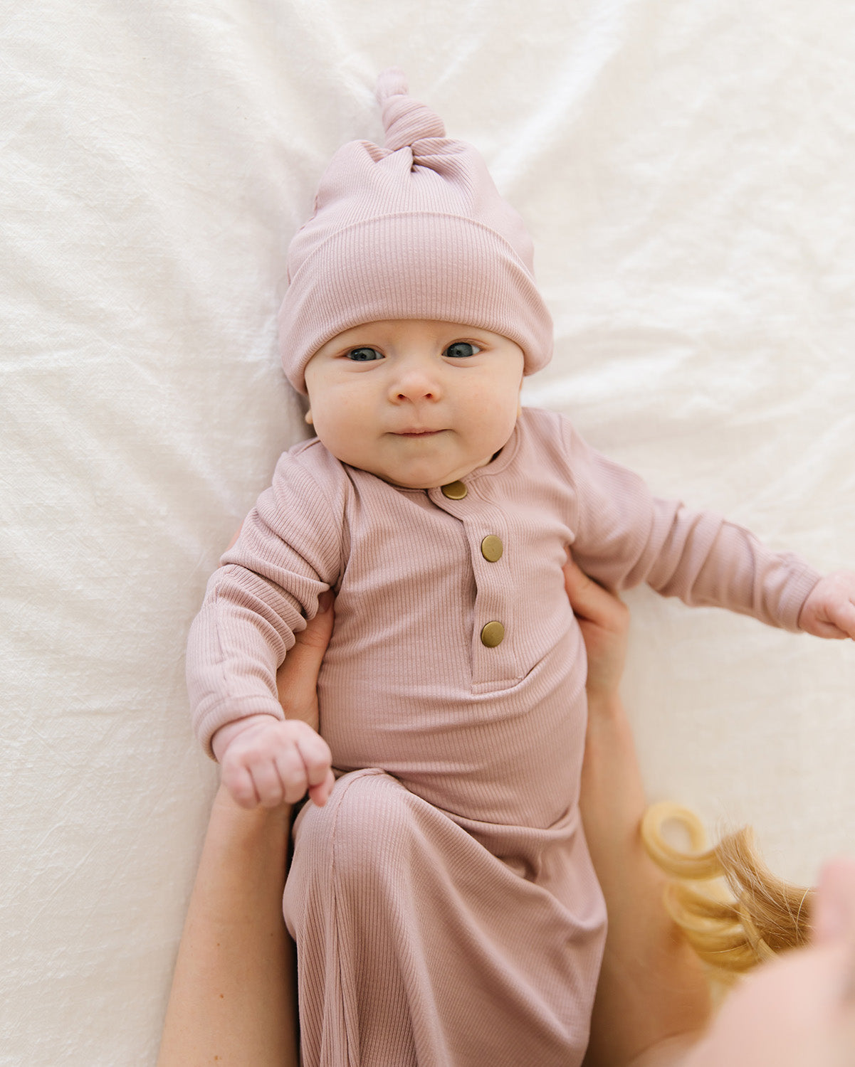 blush ribbed top knot hat