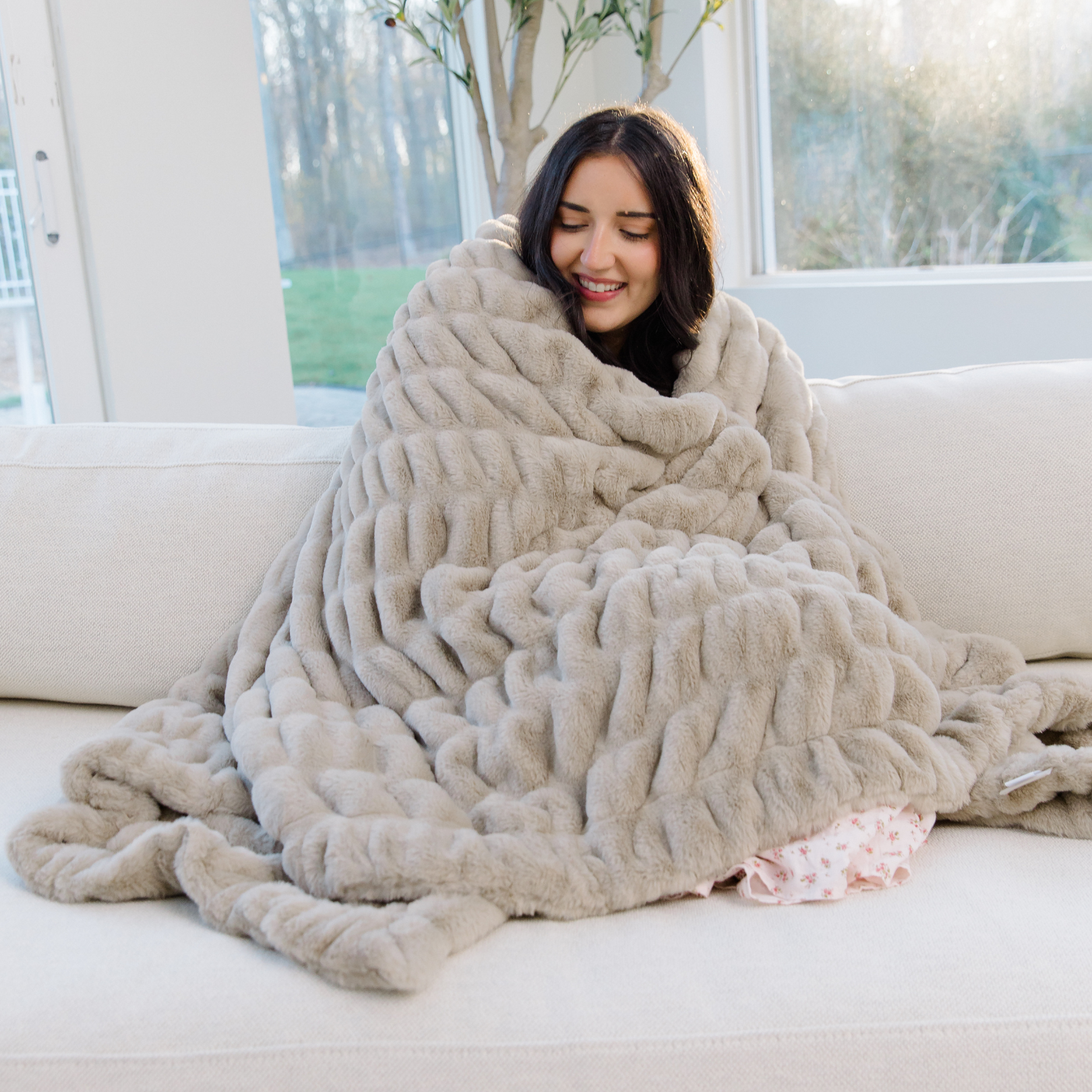 DOUBLE RUCHED FAUX FUR THROW BLANKETS