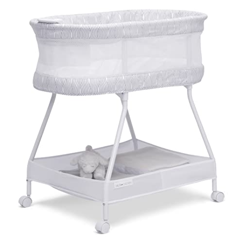 Curve Bassinet with Mesh Sides and Vibration