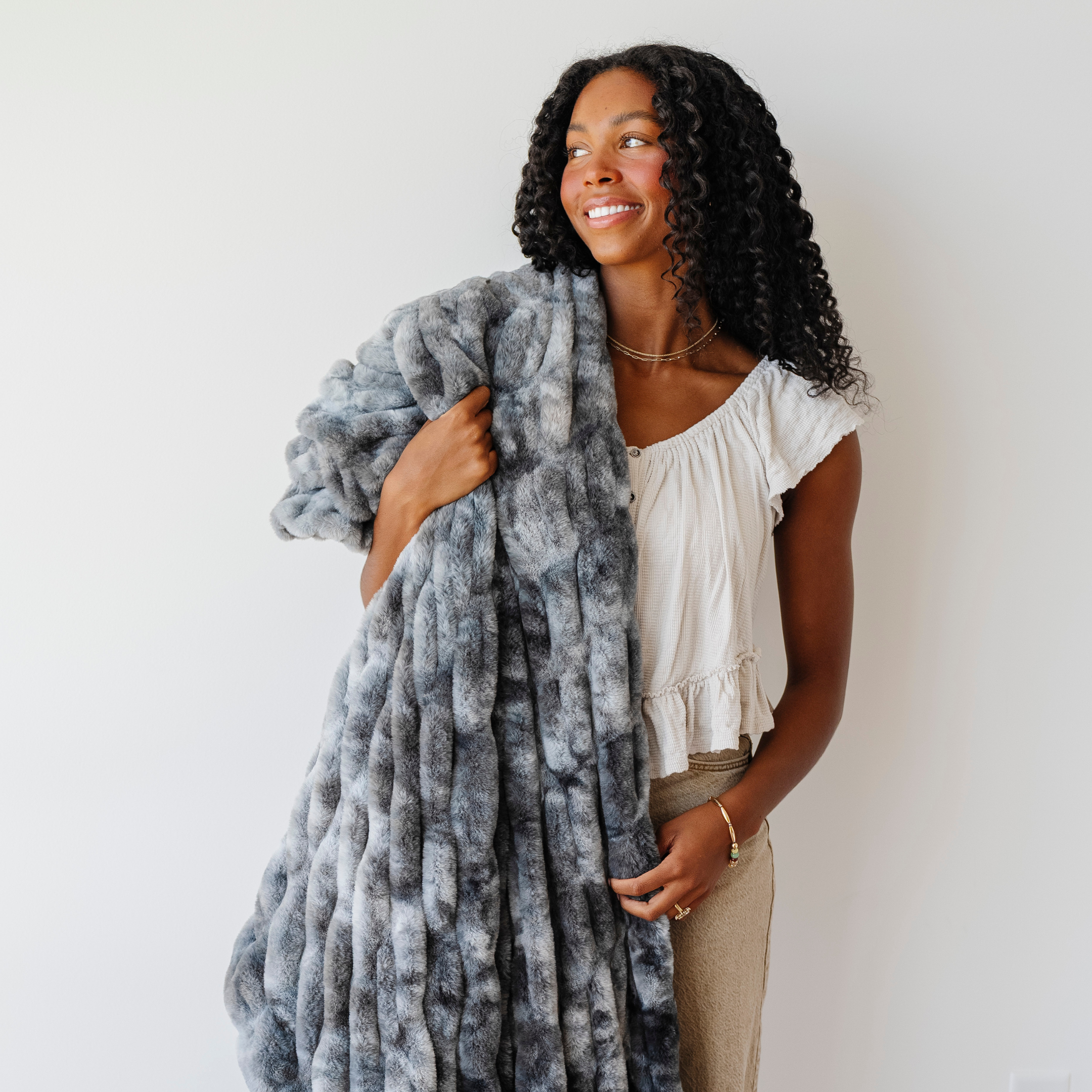 DOUBLE RUCHED FAUX FUR XL THROW BLANKETS