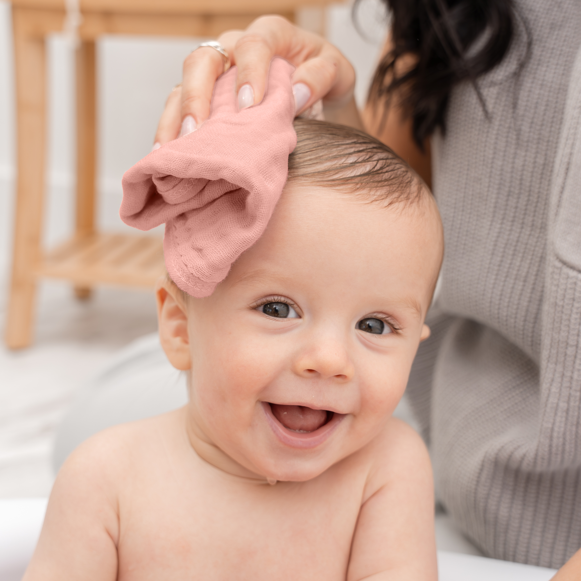 Muslin Washcloths in Bold Blush
