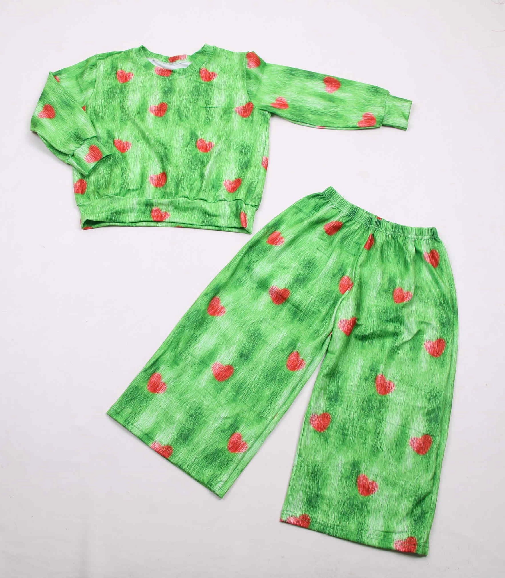 Green and red heart lounge set