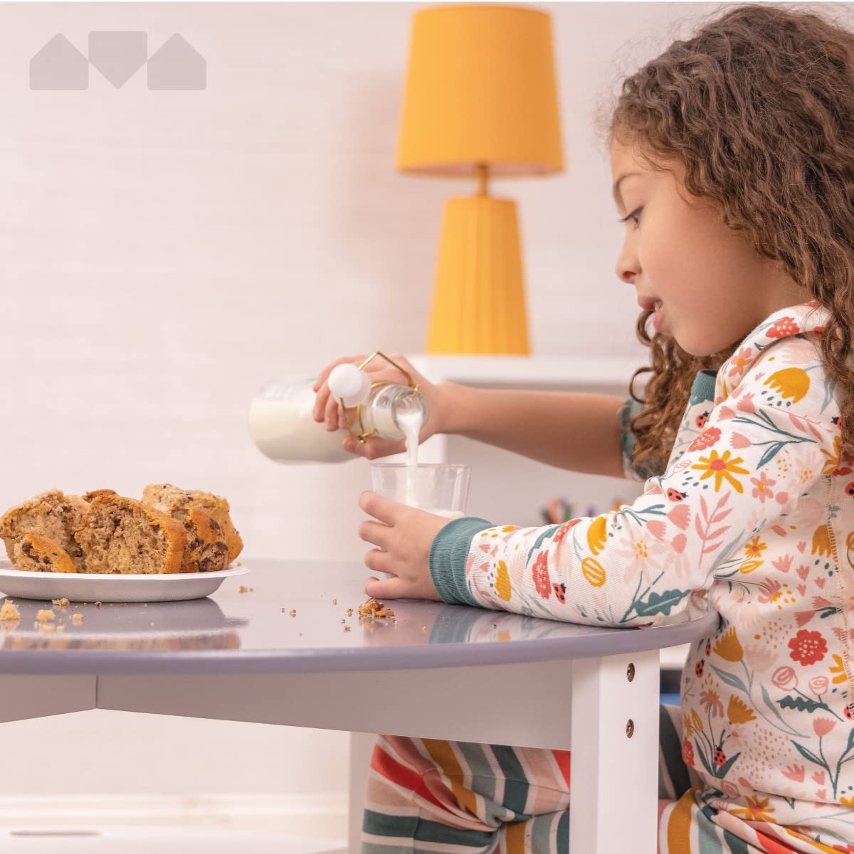 Round Kids Activity Table with 4 Storage Stools