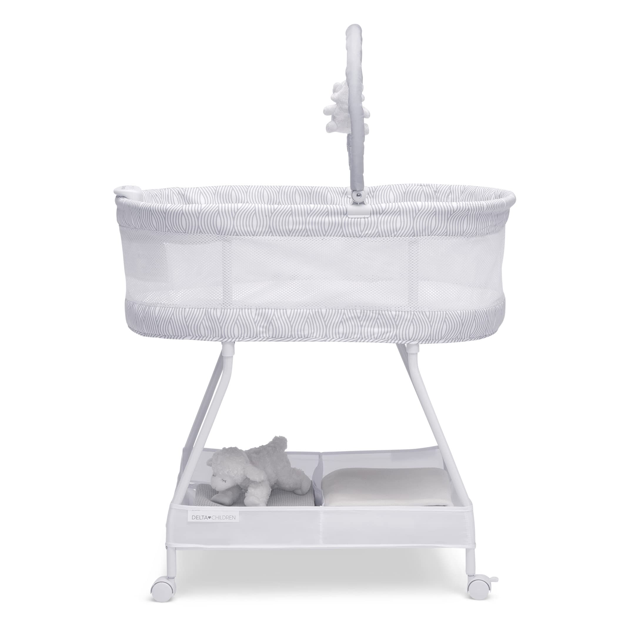 Curve Bassinet with Mesh Sides and Vibration