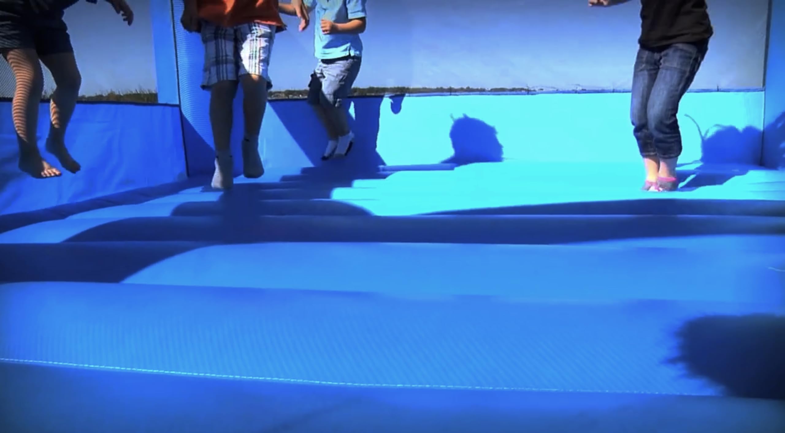 Inflatable Bounce House with Blower - 6 Kids