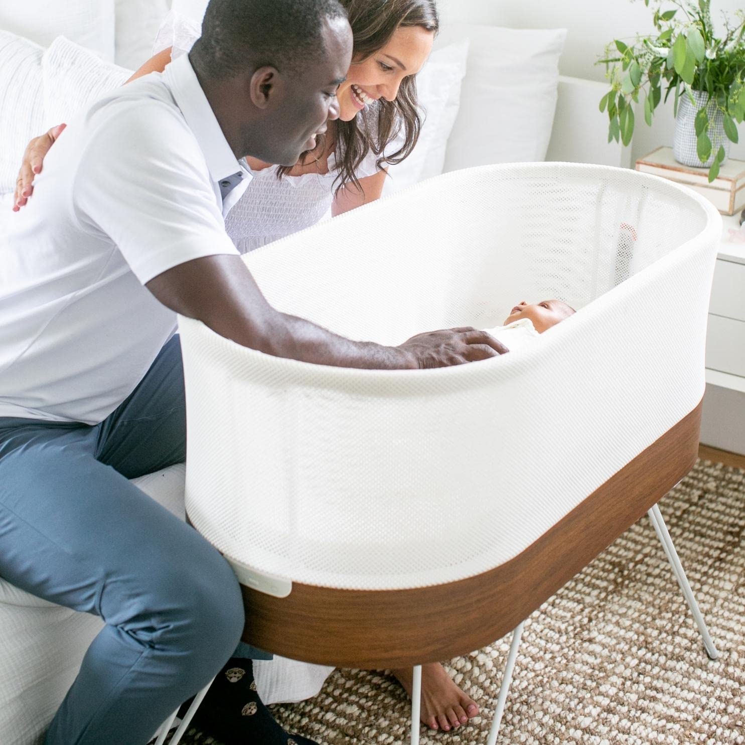 Smart Sleeper Baby Bassinet with Automatic Rocking and White Noise