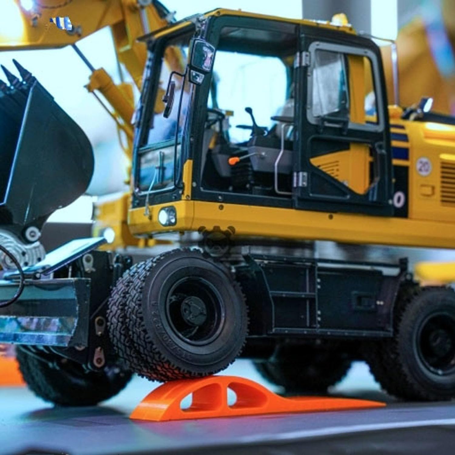Remote Control Hydraulic Wheeled Excavator PW180 10CH Valve Metal Construction Vehicle