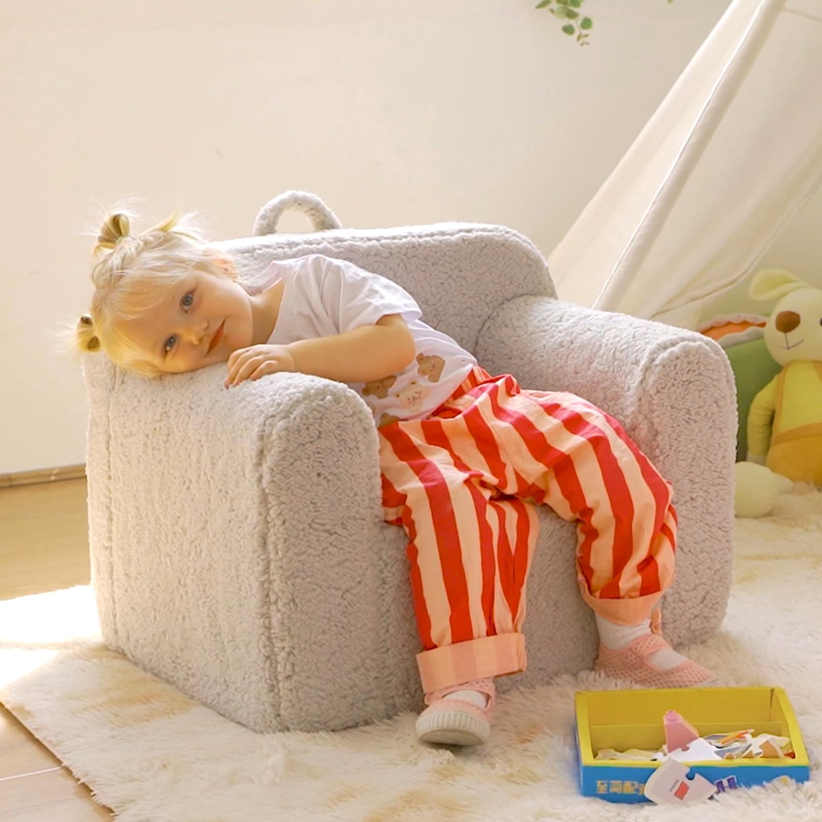 Kids Ultra-Soft Snuggle Foam Filled Chair, Toddler Cuddly Sherpa Reading
