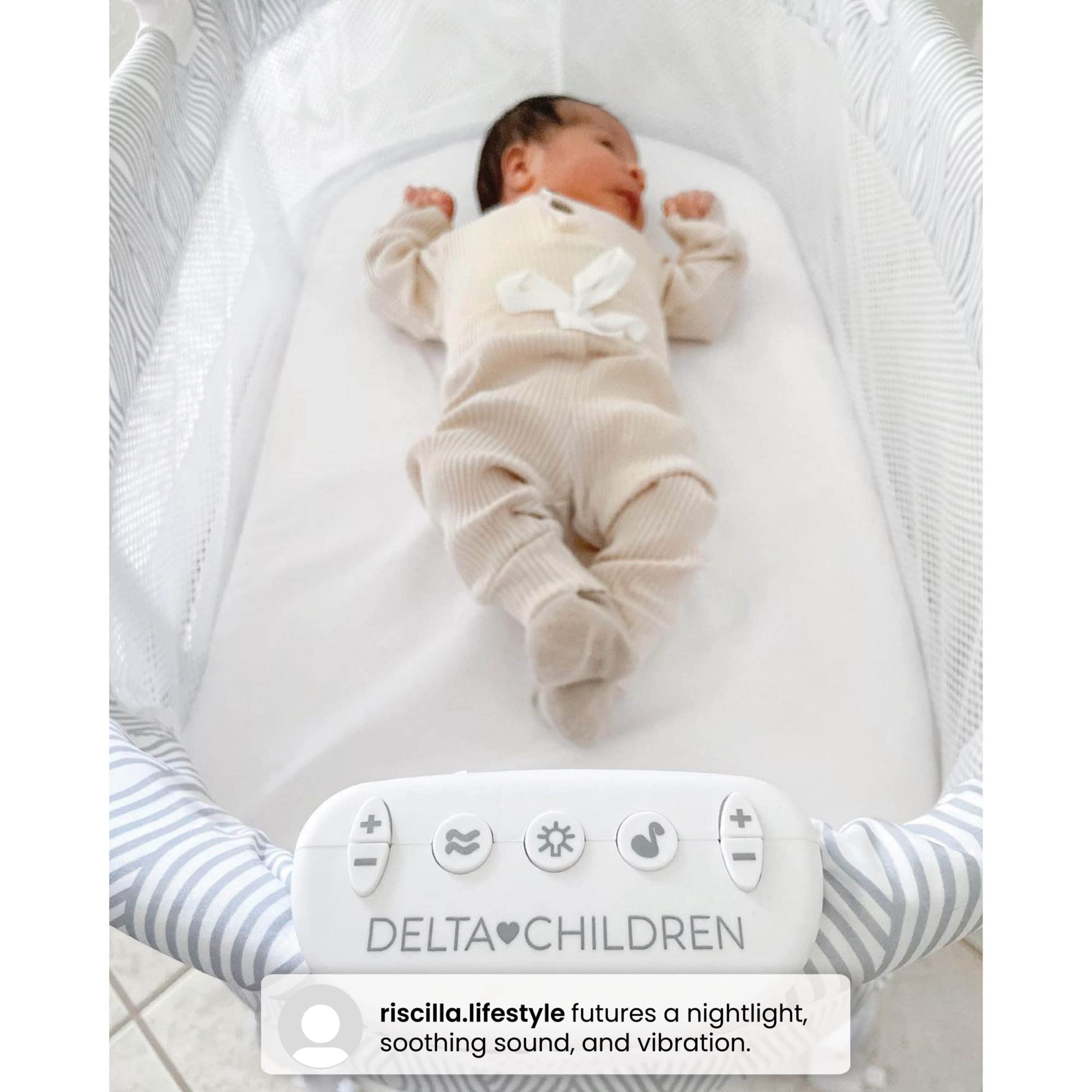 Curve Bassinet with Mesh Sides and Vibration