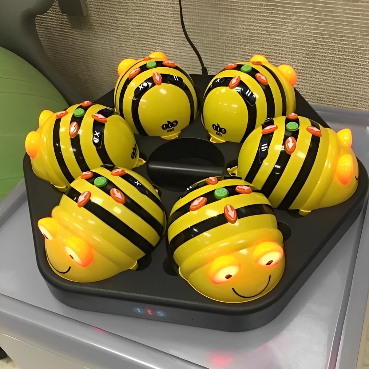 Programming Material: 6pcs Bee-Bots Floor Robotics & Free Docking Station