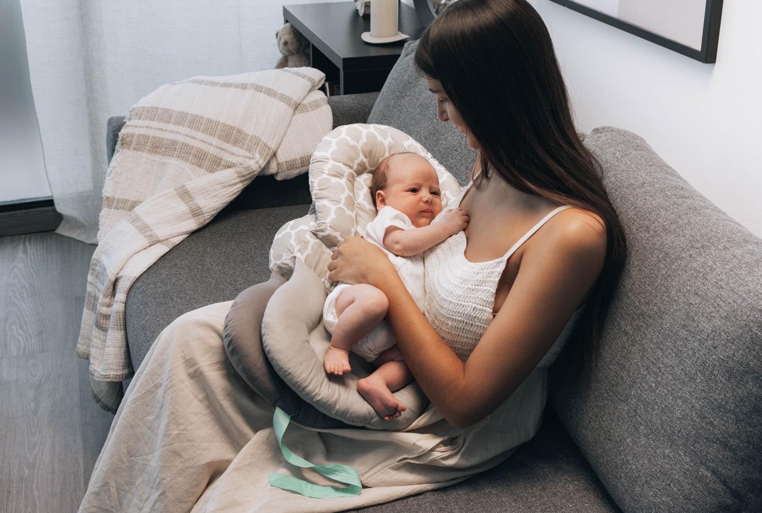 for Breastfeeding and Bottles, Ideal for Feeding Newborns 0-5 Months