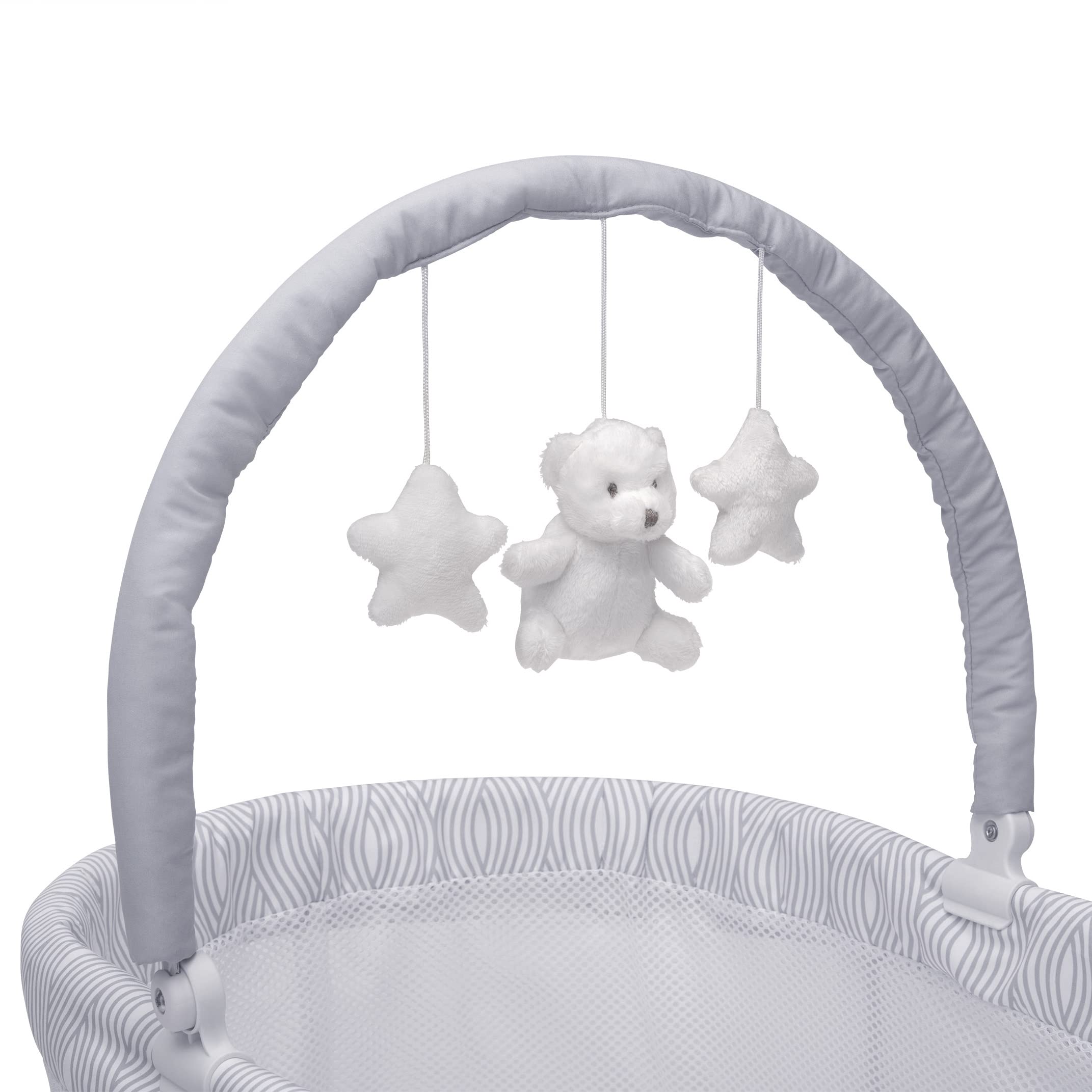 Curve Bassinet with Mesh Sides and Vibration