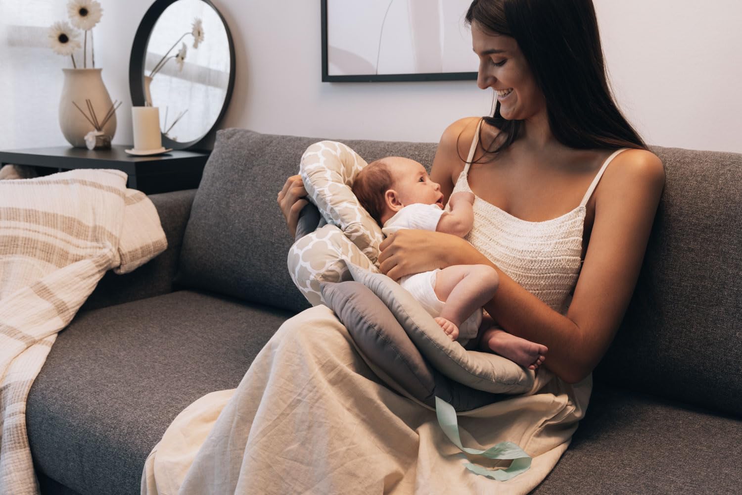 for Breastfeeding and Bottles, Ideal for Feeding Newborns 0-5 Months