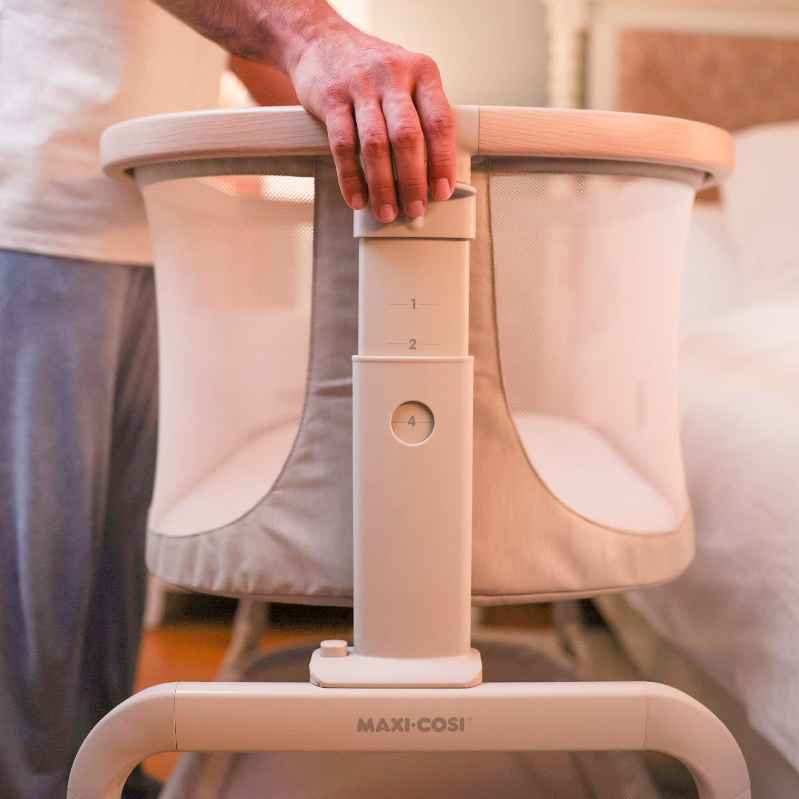 Bedside Bassinet with Adjustable Height and Breathable Mesh