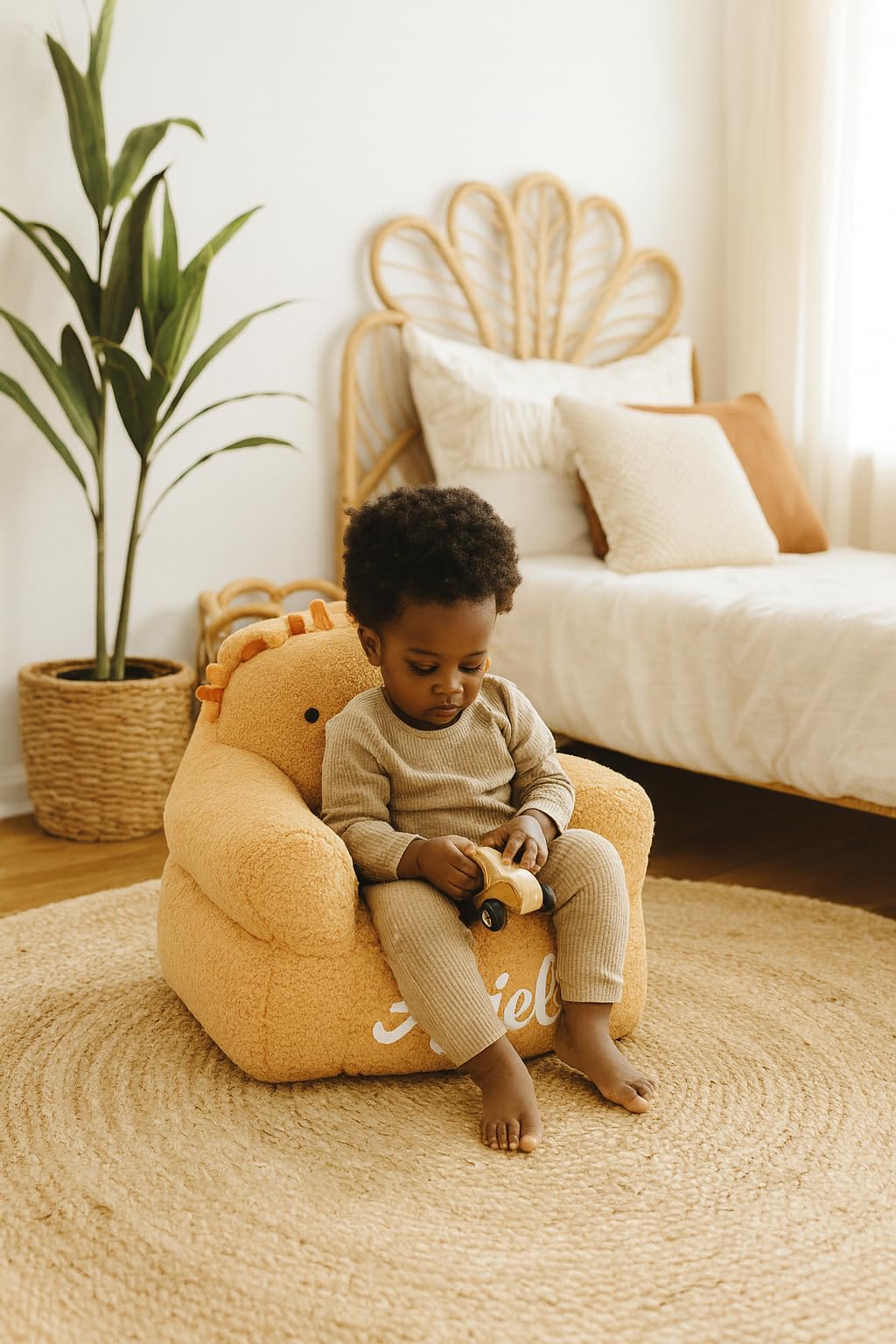 Personalized Lion Kids Chair, Plush Fabric, Custom Name Design, Soft Toddler Seating