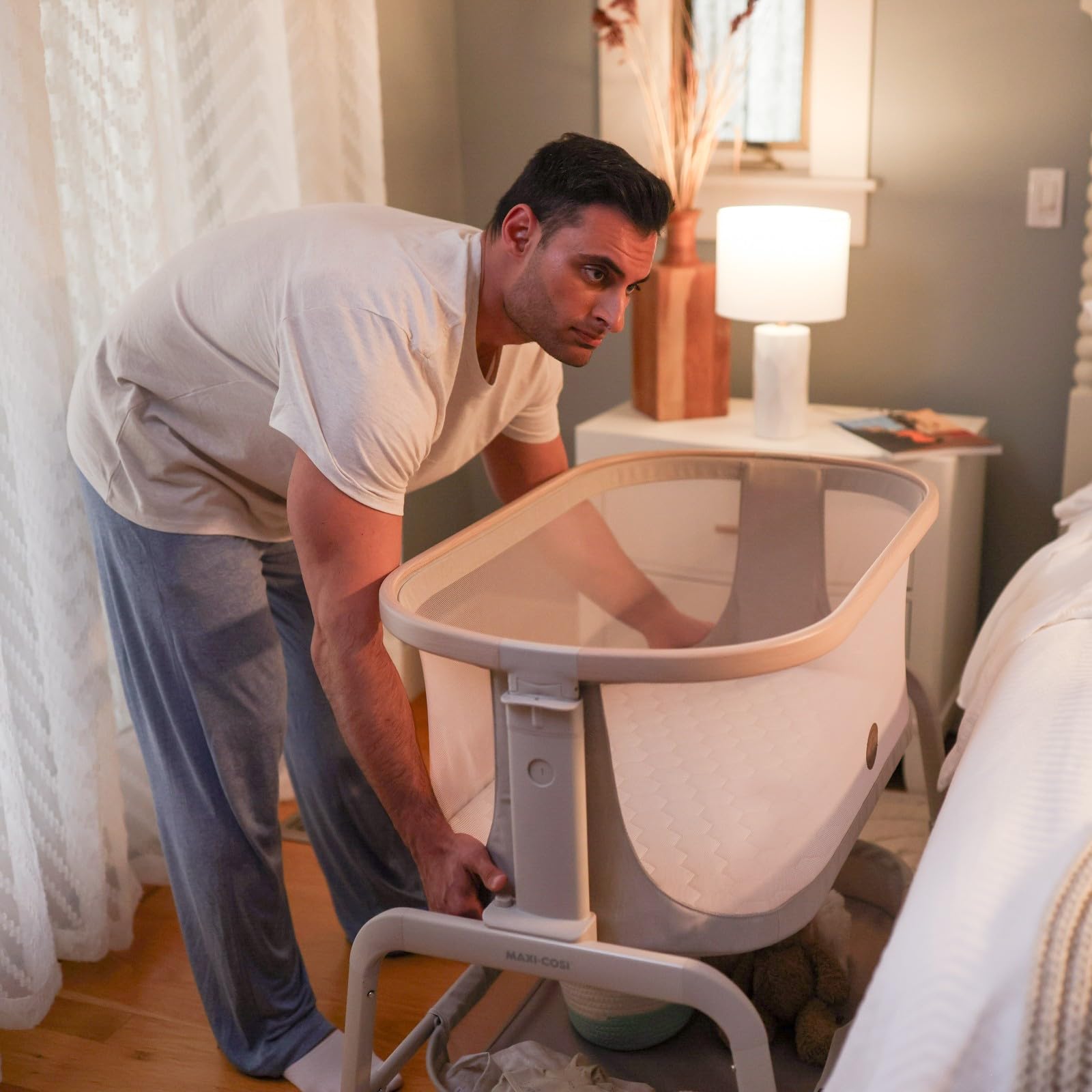 Bedside Bassinet with Adjustable Height and Breathable Mesh