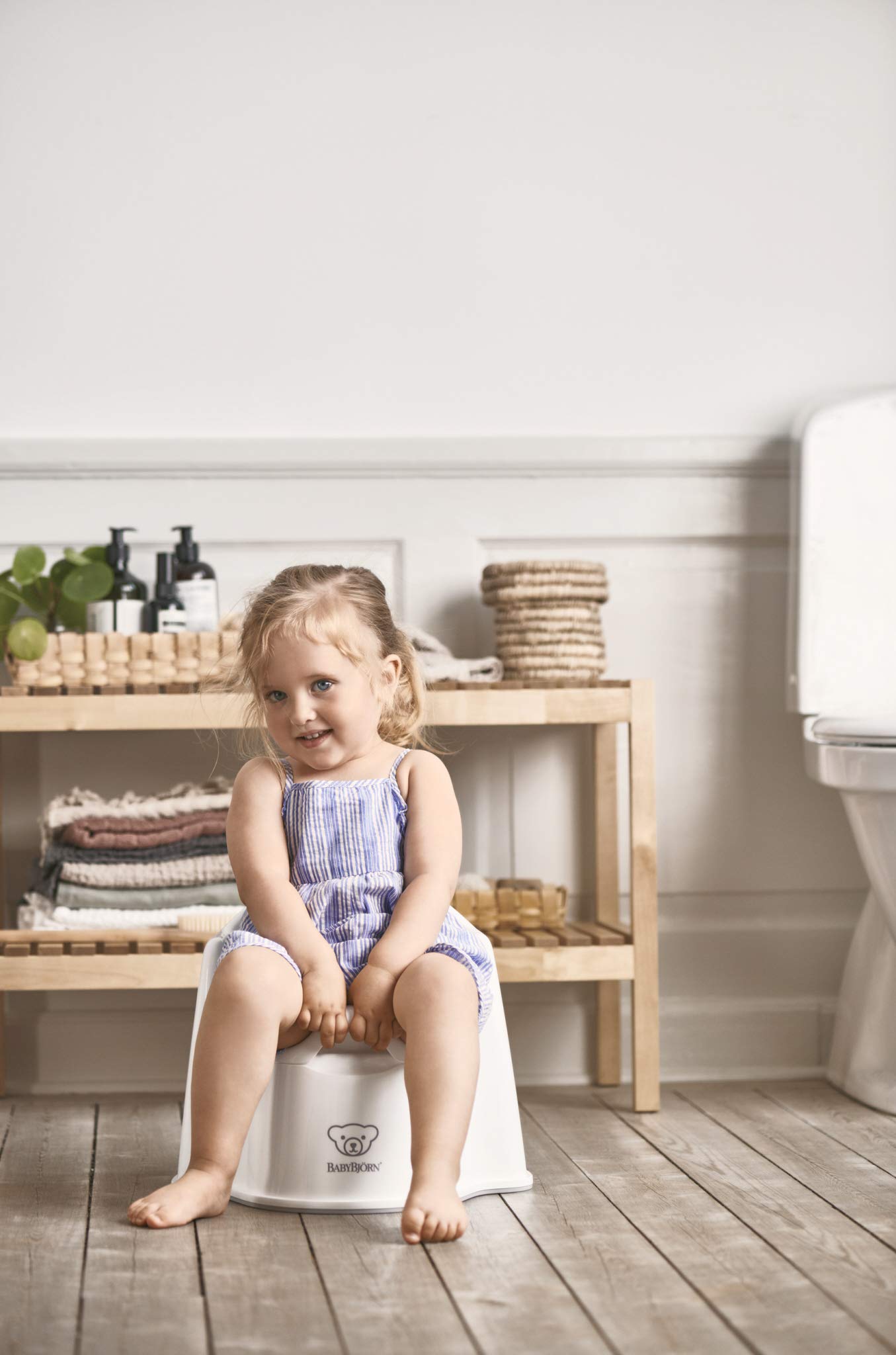 BabyBjörn Potty Chair, White/Gray | Potty Training Toilet, Easy-to-Clean, Removable Inner Potty, Non-Slip