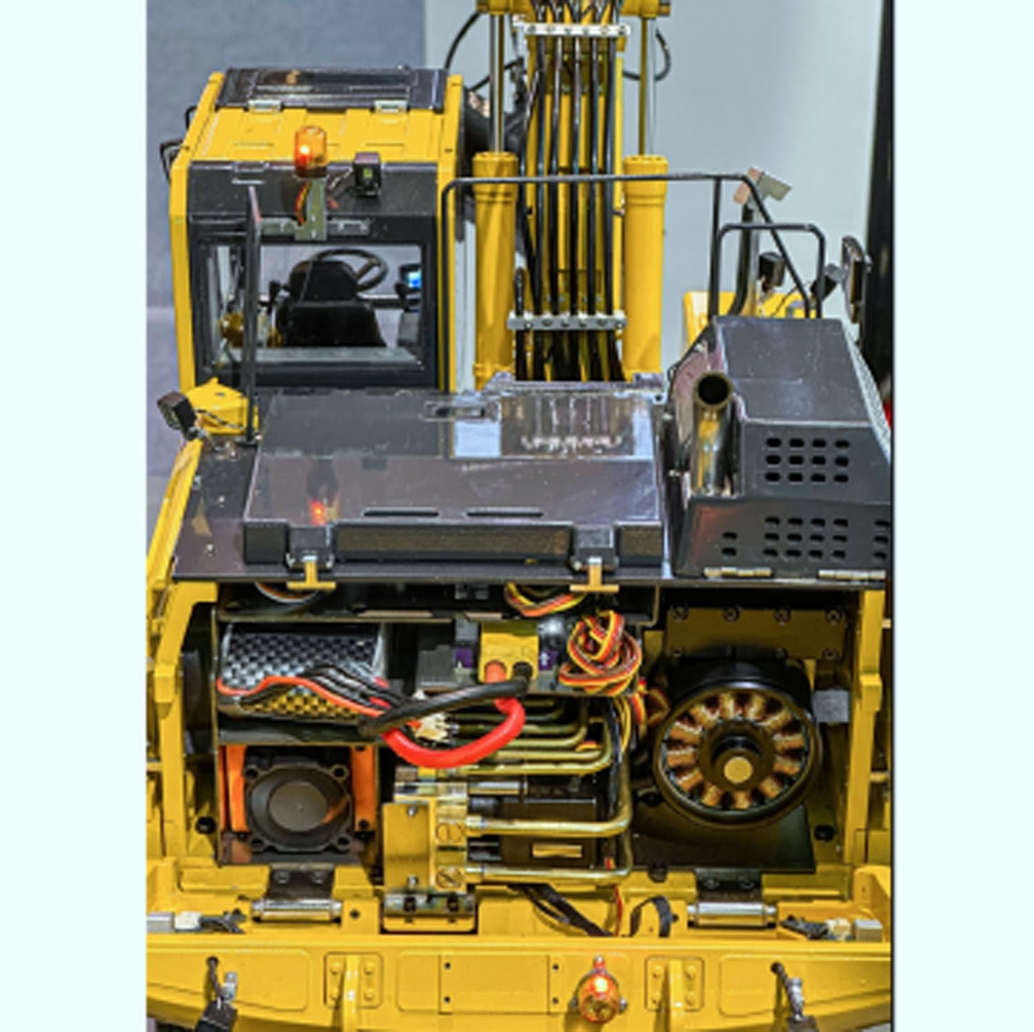 Remote Control Hydraulic Wheeled Excavator PW180 10CH Valve Metal Construction Vehicle