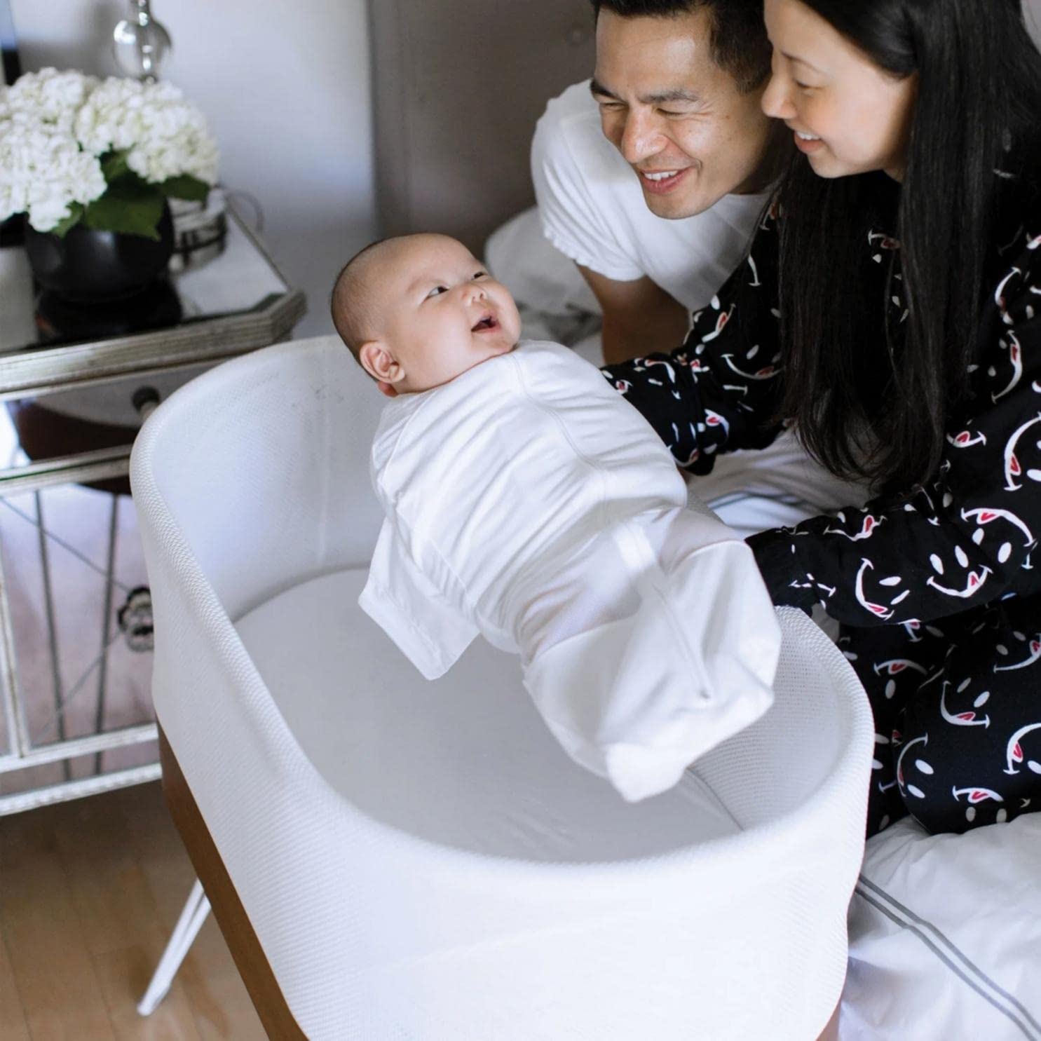Smart Sleeper Baby Bassinet with Automatic Rocking and White Noise