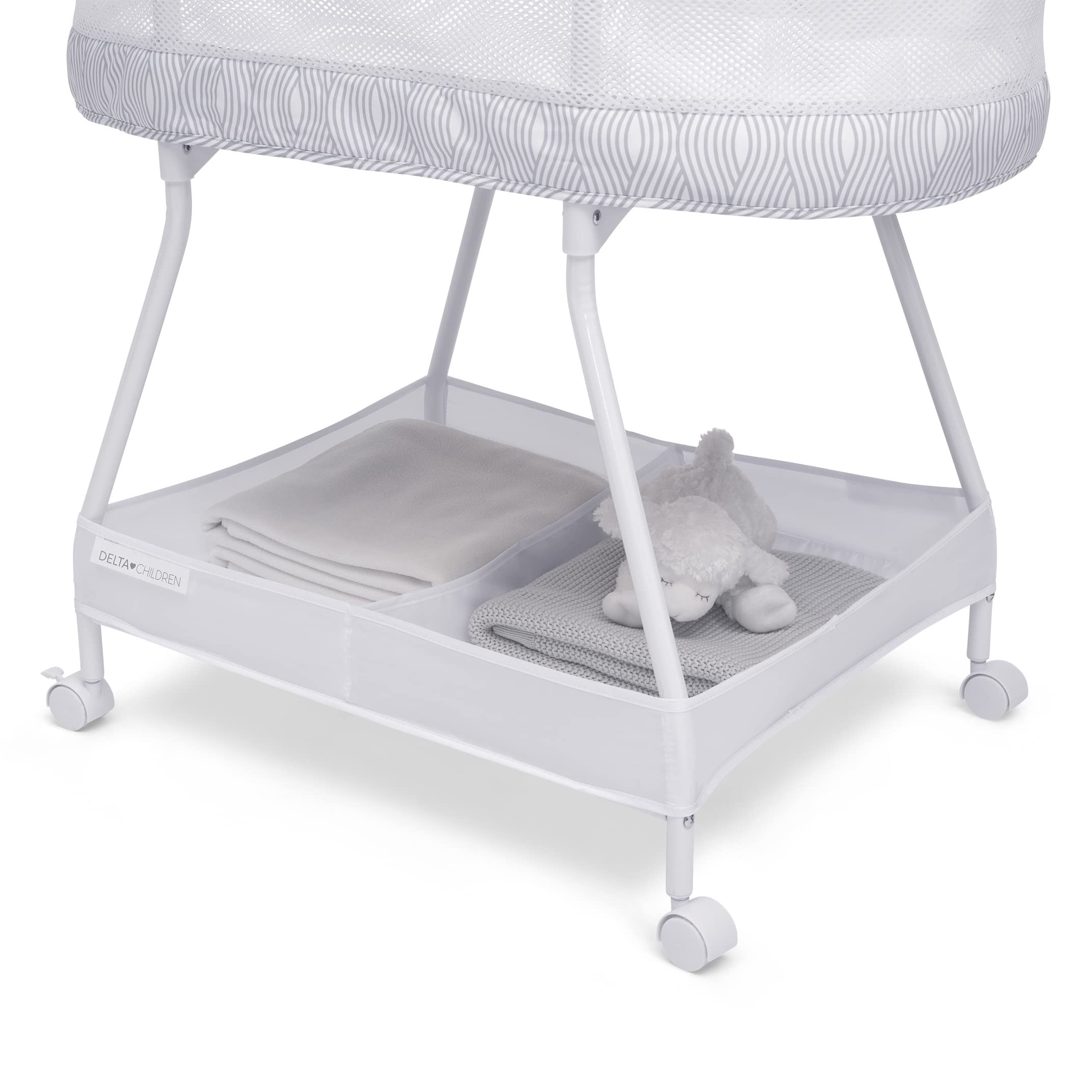 Curve Bassinet with Mesh Sides and Vibration