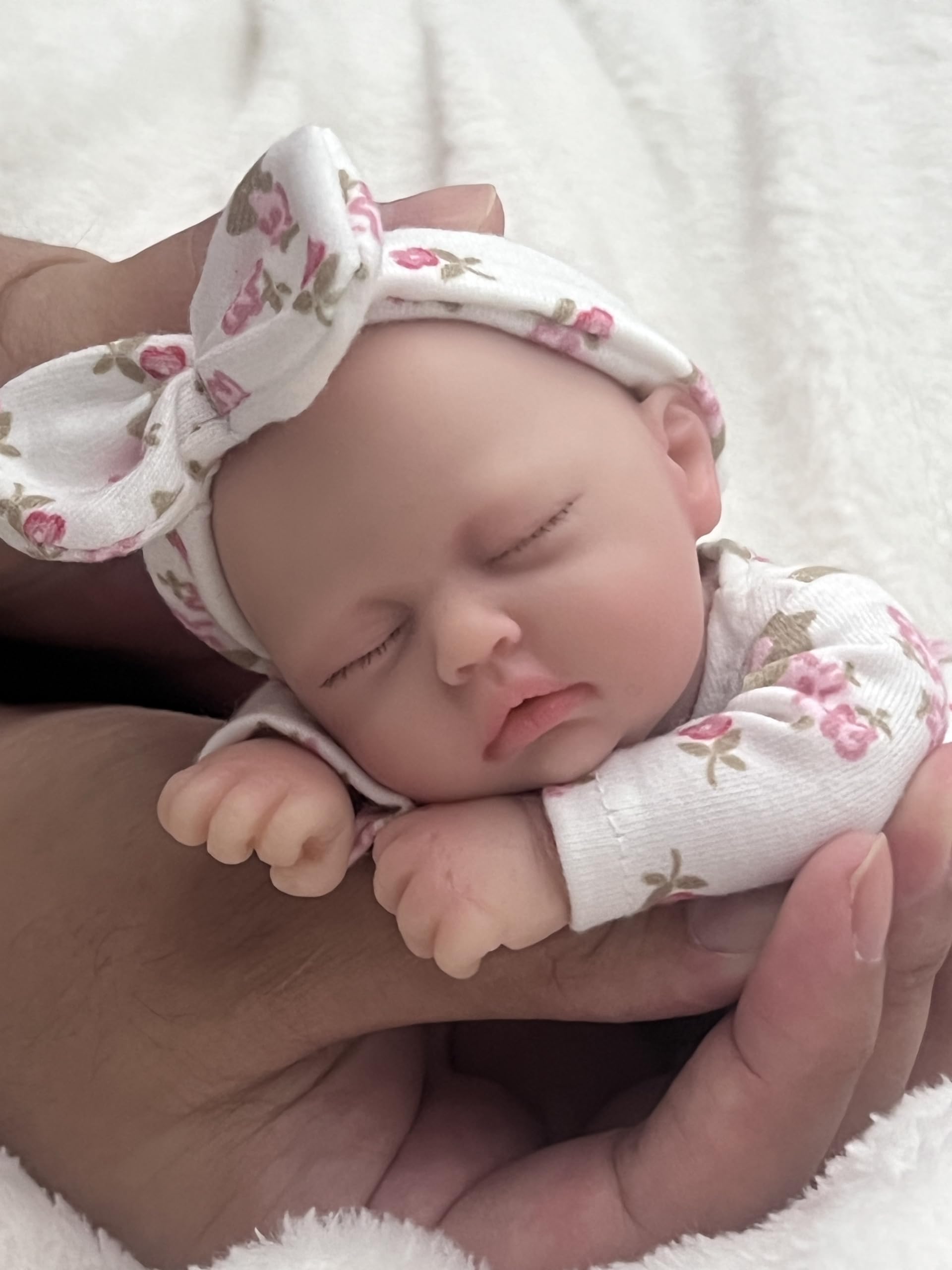 7 Inch Reborn Baby Doll ， Silicone Doll Girl Betty, Mini Realistic Newborn Baby Dolls