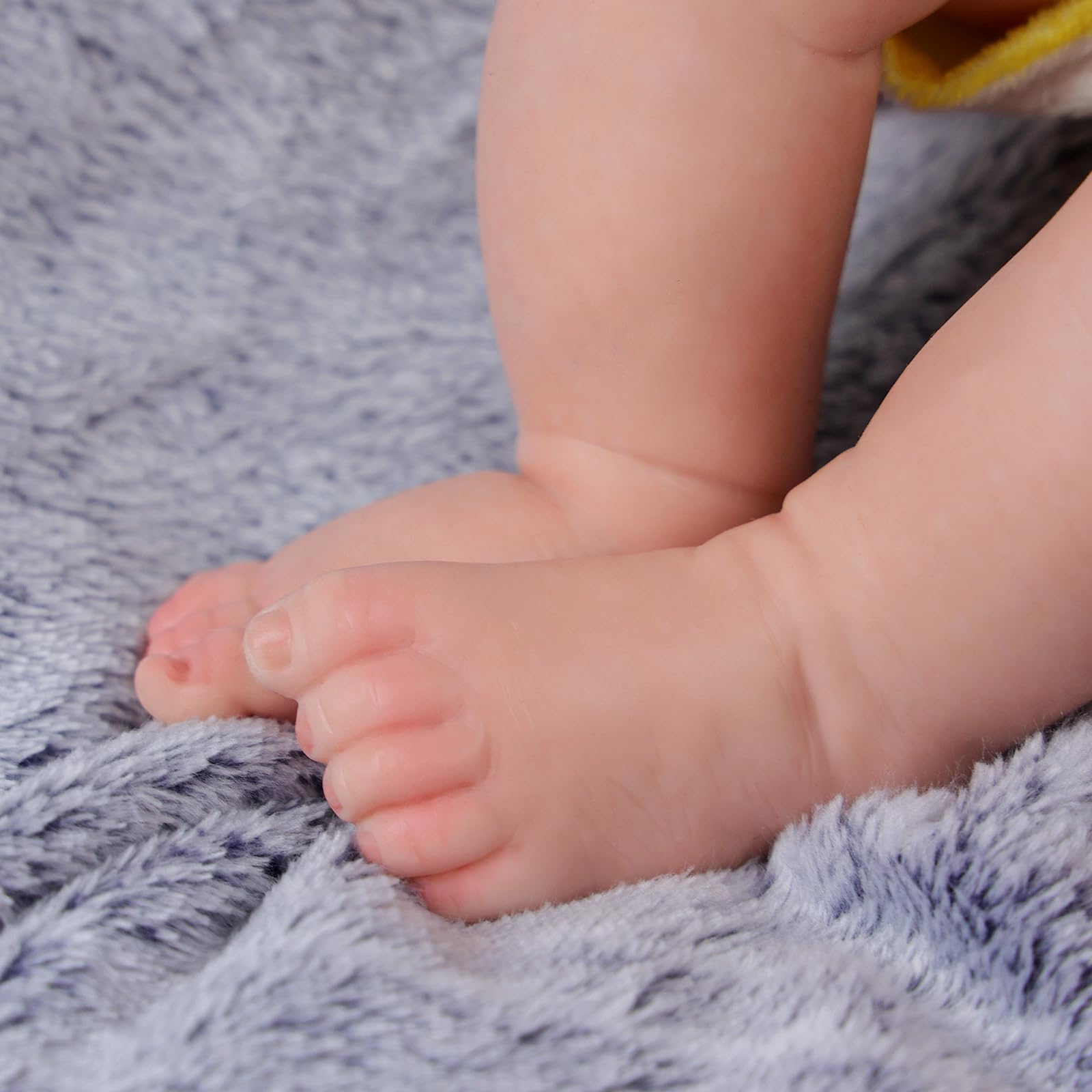 Lifelike Reborn Baby Dolls 16'' (Weight 4 lb) Full Platinum Silicone Reborn Baby