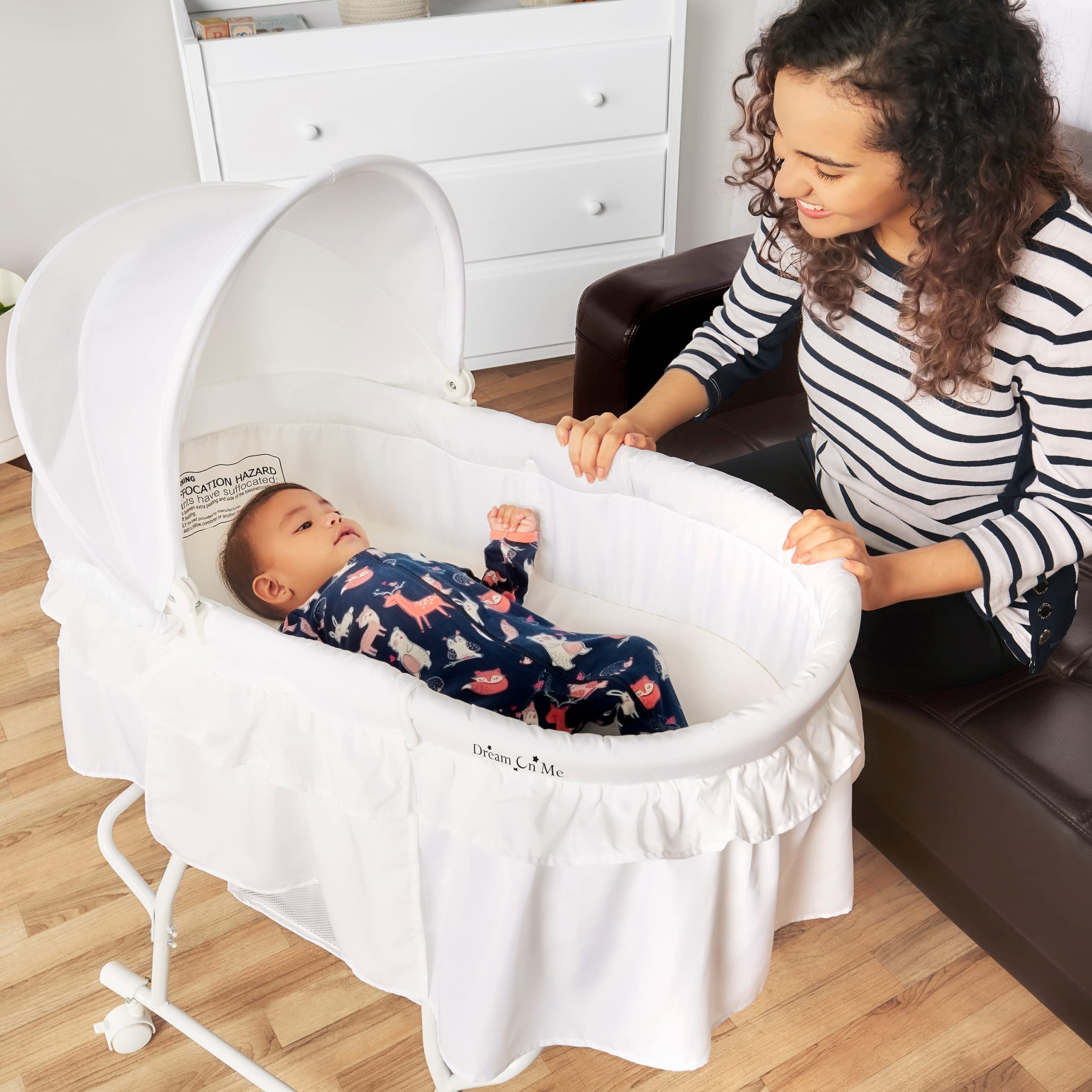 Me Lacy Portable 2-in-1 Bassinet & Cradle in White, Lightweight