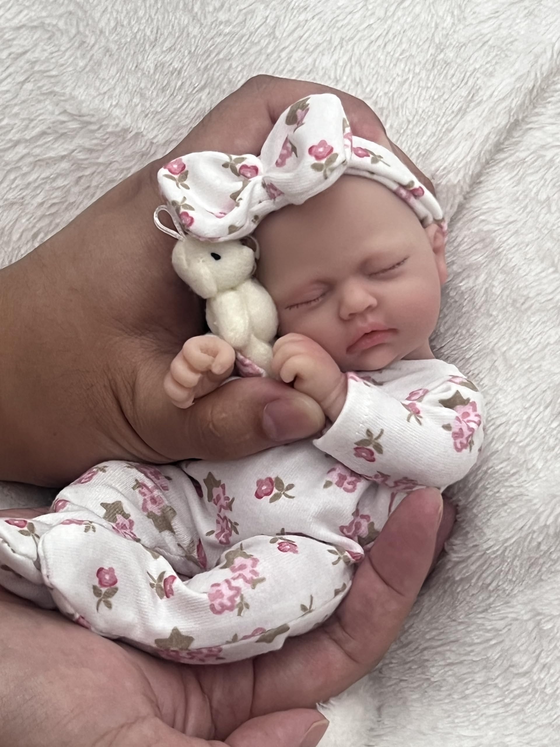 7 Inch Reborn Baby Doll ， Silicone Doll Girl Betty, Mini Realistic Newborn Baby Dolls
