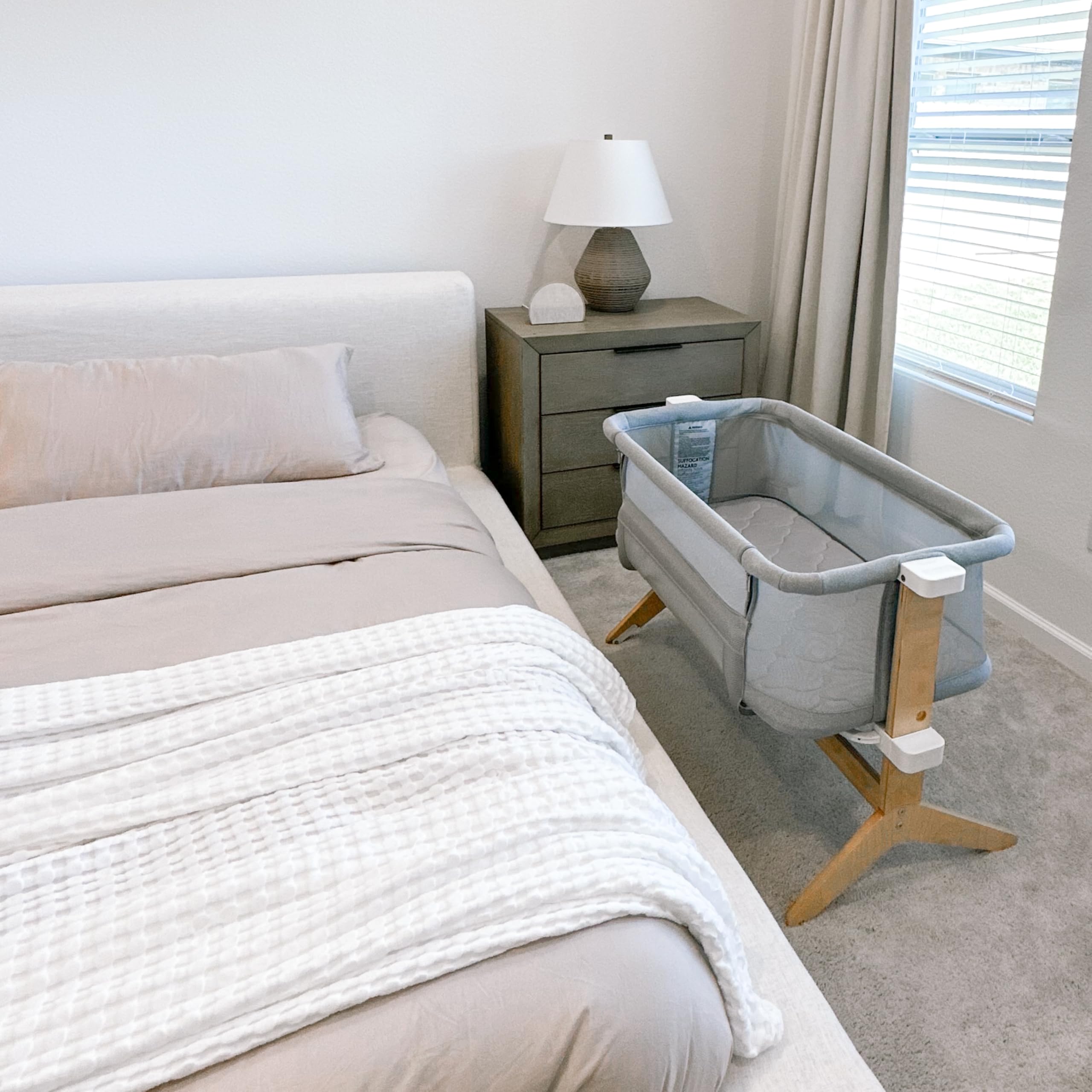 Breathable Bassinet & Bedside Sleeper with Washable Mattress