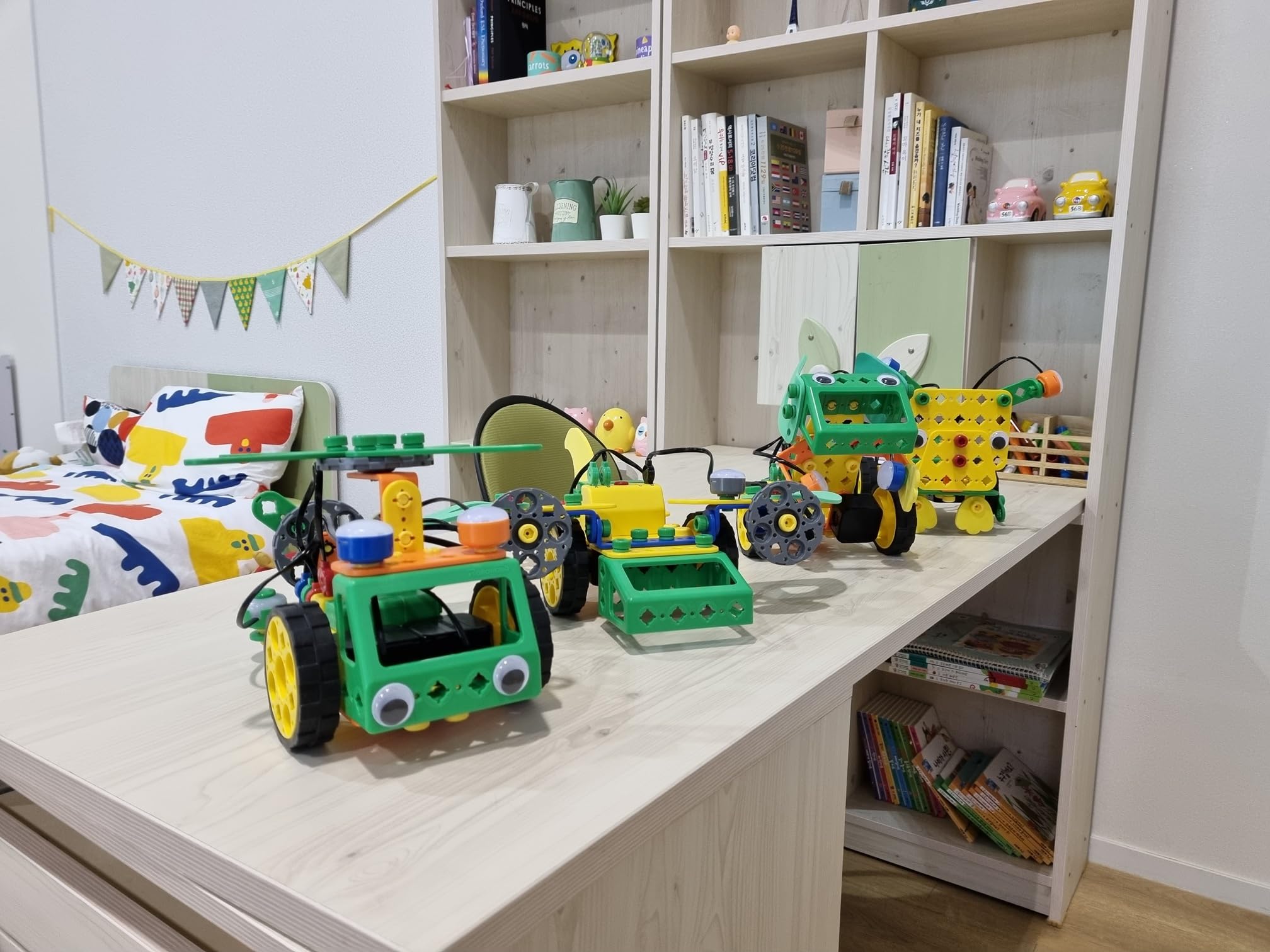 Buildy Bots Ultimate Kit (10-in-1 Models) – Screen-Free Coding Robot, STEAM Educational