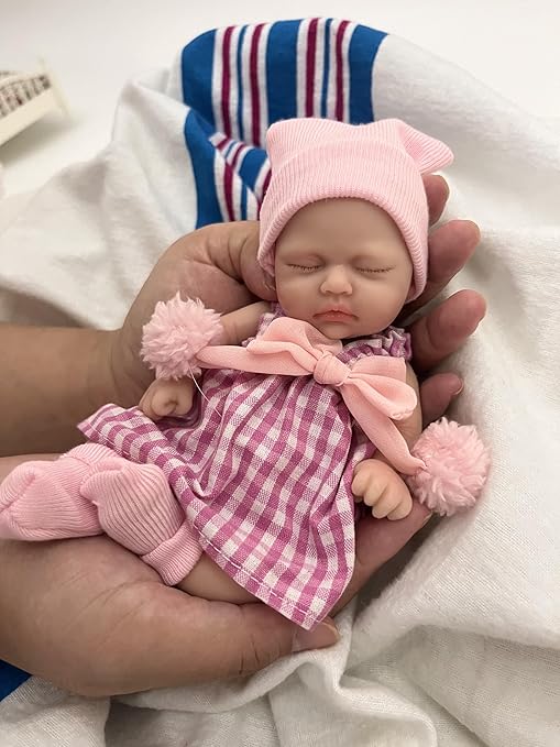 7 Inch Reborn Baby Doll ， Silicone Doll Girl Betty, Mini Realistic Newborn Baby Dolls