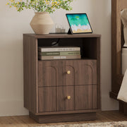 Nightstand with Charging Station, Mid Century Modern Nightstand with Arched Design, Minimalist End Table with Wood Grain Texture, Bedside Table for Bedroom Living Room Sofa Office, Walnut