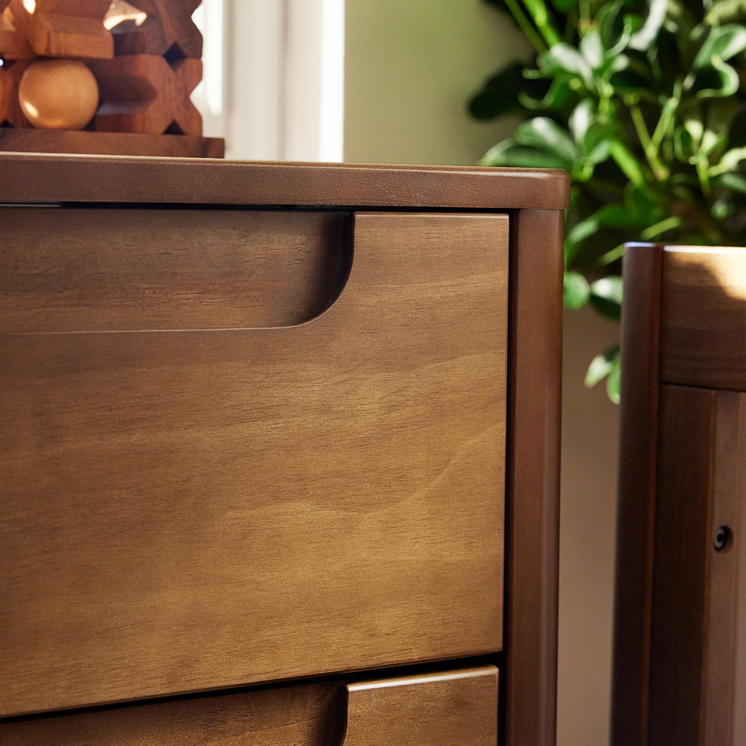6-Drawer Dresser with Arched Feet and Curved Hand Grooves
