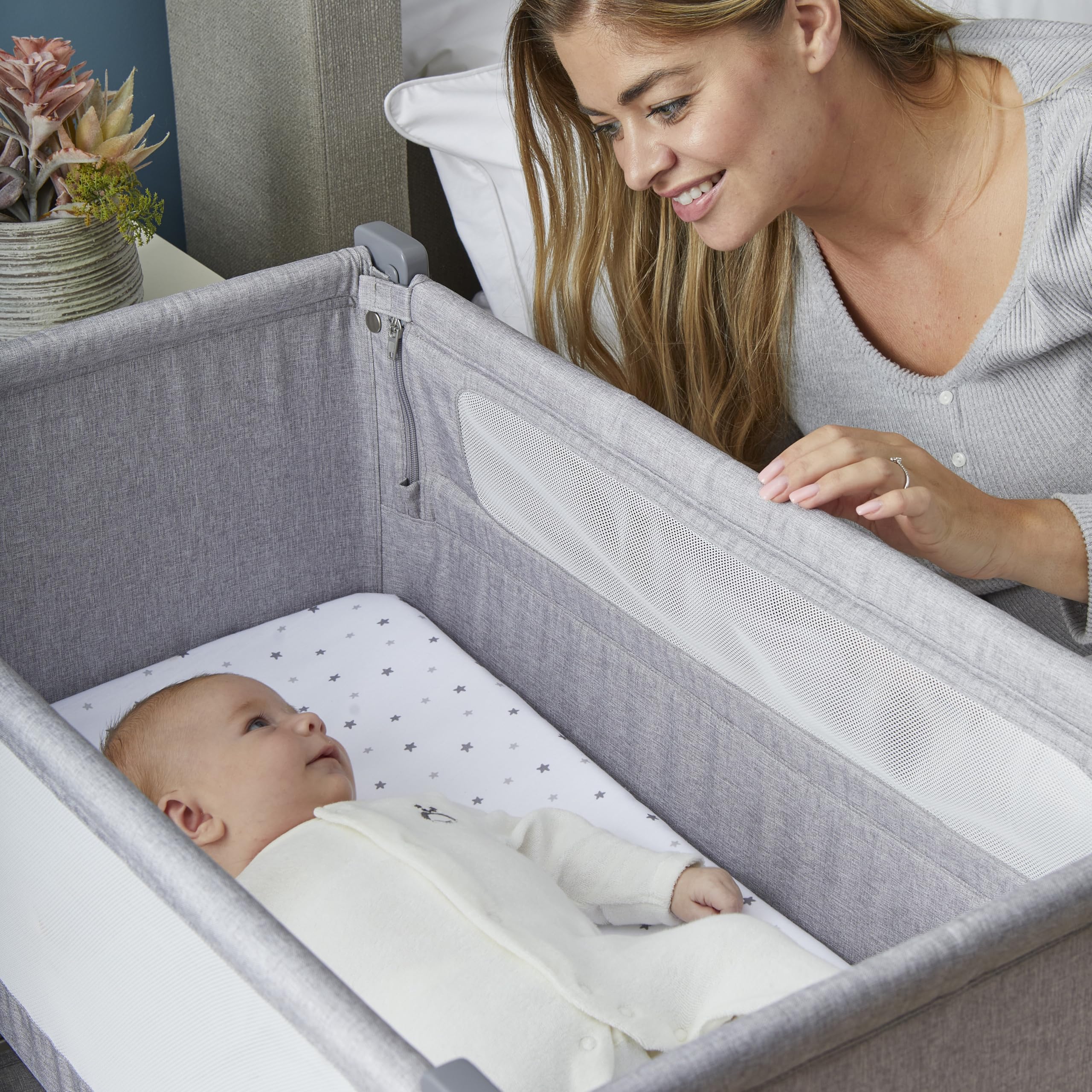 Bedside Infant Bassinet with Breathable Mesh Sides and Adjustable Height