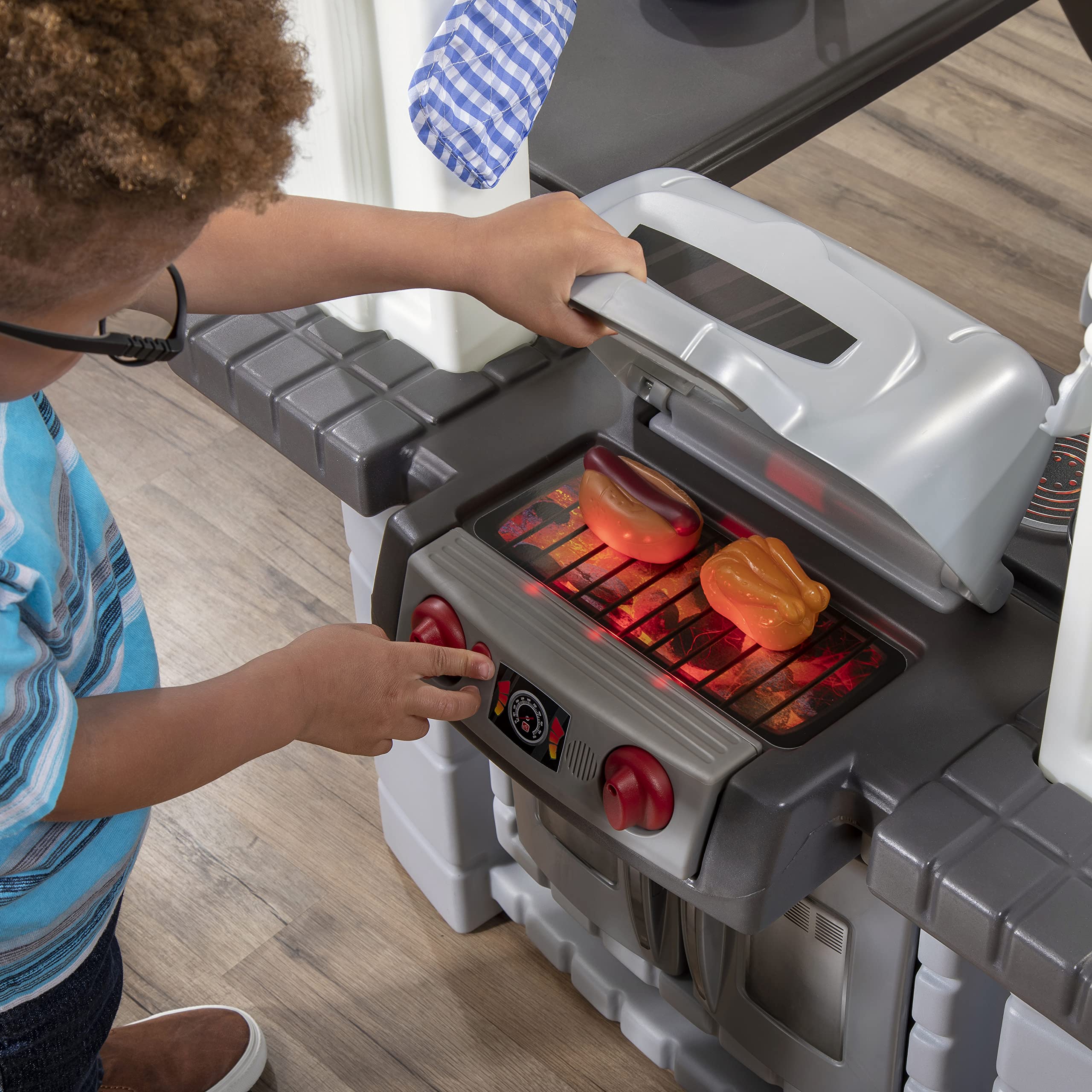 Walk-In Kitchen & Grill Playset with Lights & Sounds