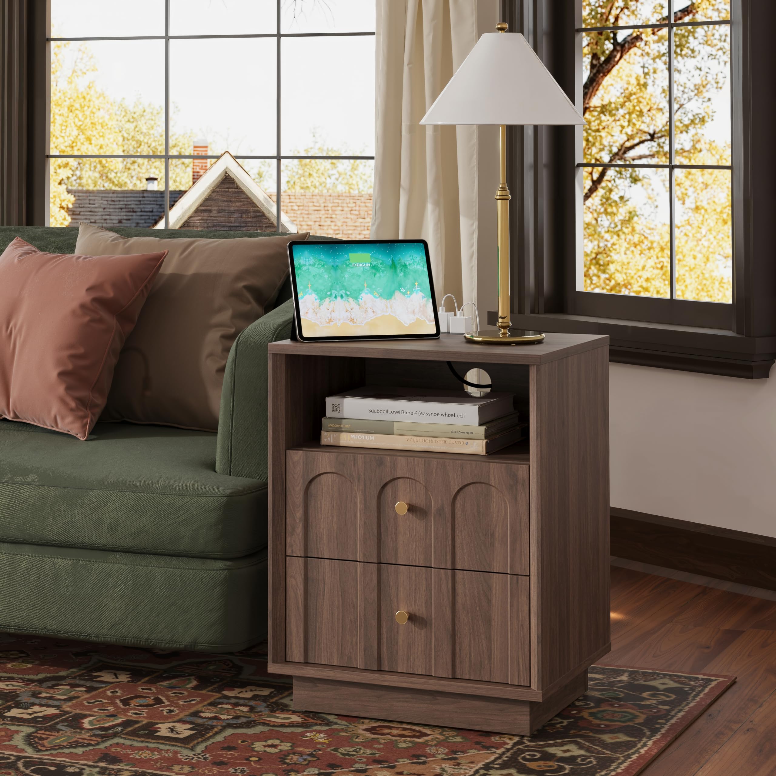 Nightstand with Charging Station, Mid Century Modern Nightstand with Arched Design, Minimalist End Table with Wood Grain Texture, Bedside Table for Bedroom Living Room Sofa Office, Walnut