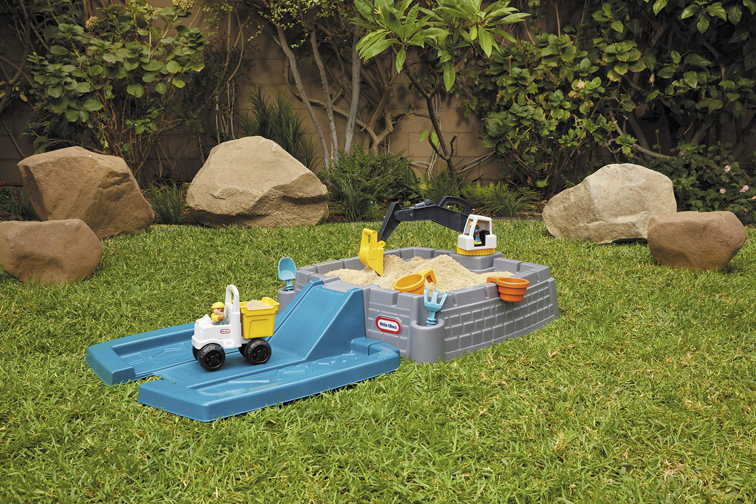Dirt Diggers Excavator Sandbox for Kids, Including lid and Play Sand Accessories