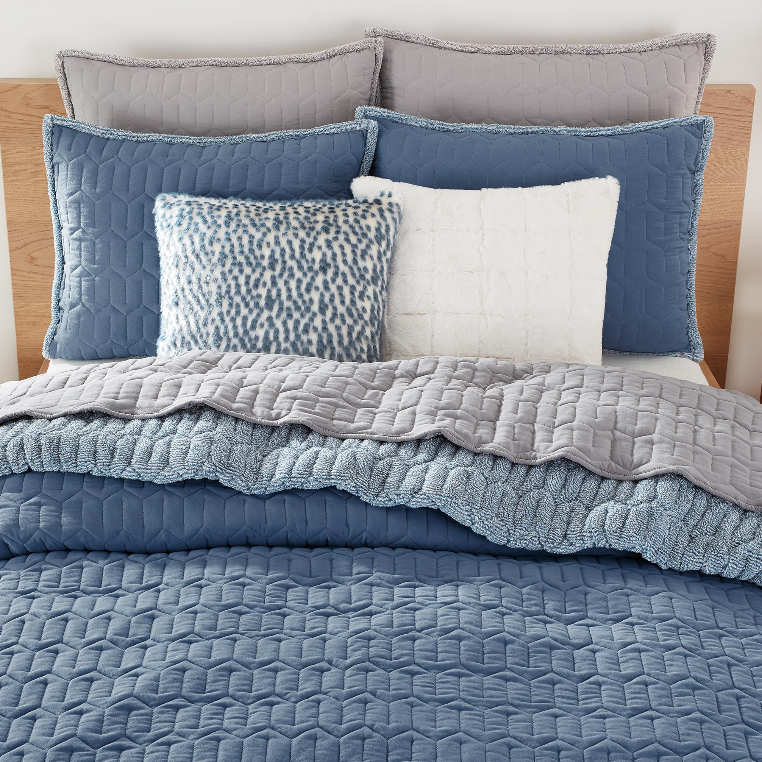 Erie Oversized Reversible Fleece Throw Blanket 70x50 Inch