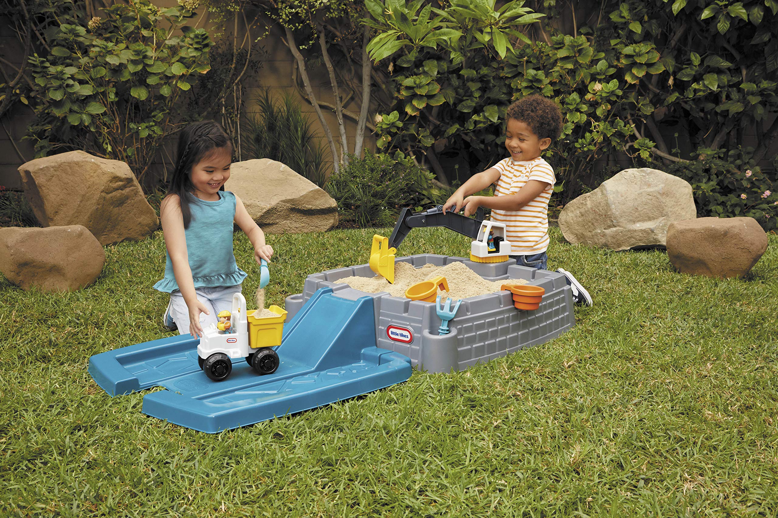 Dirt Diggers Excavator Sandbox for Kids, Including lid and Play Sand Accessories