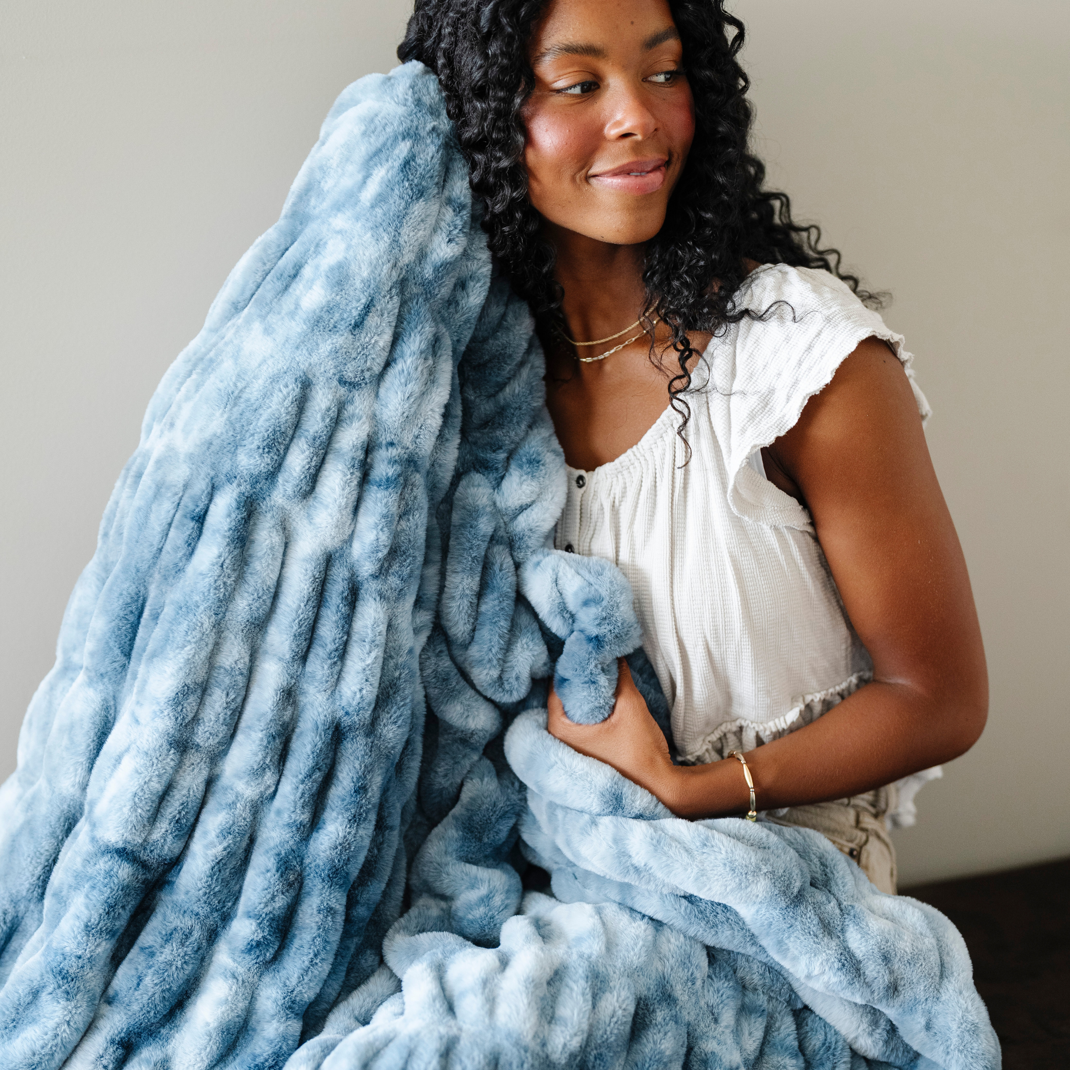 DOUBLE RUCHED FAUX FUR XL THROW BLANKETS
