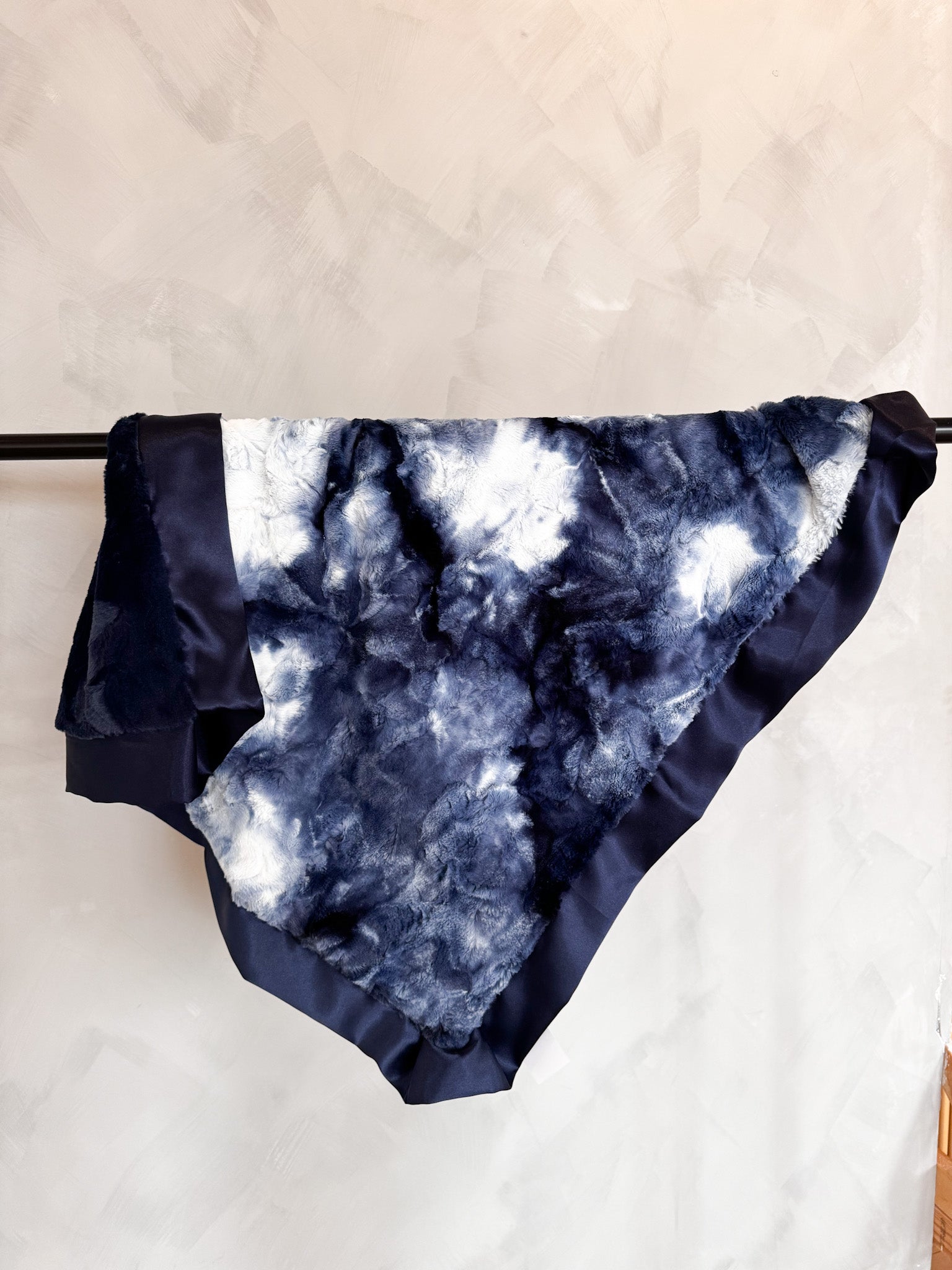 Navy Tie Dye | Luxe Cuddle Blanket