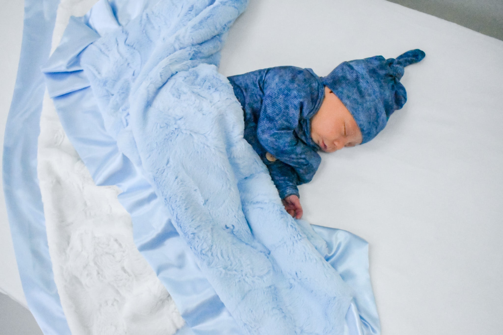 Classic Baby Blue | Luxe Cuddle Blanket