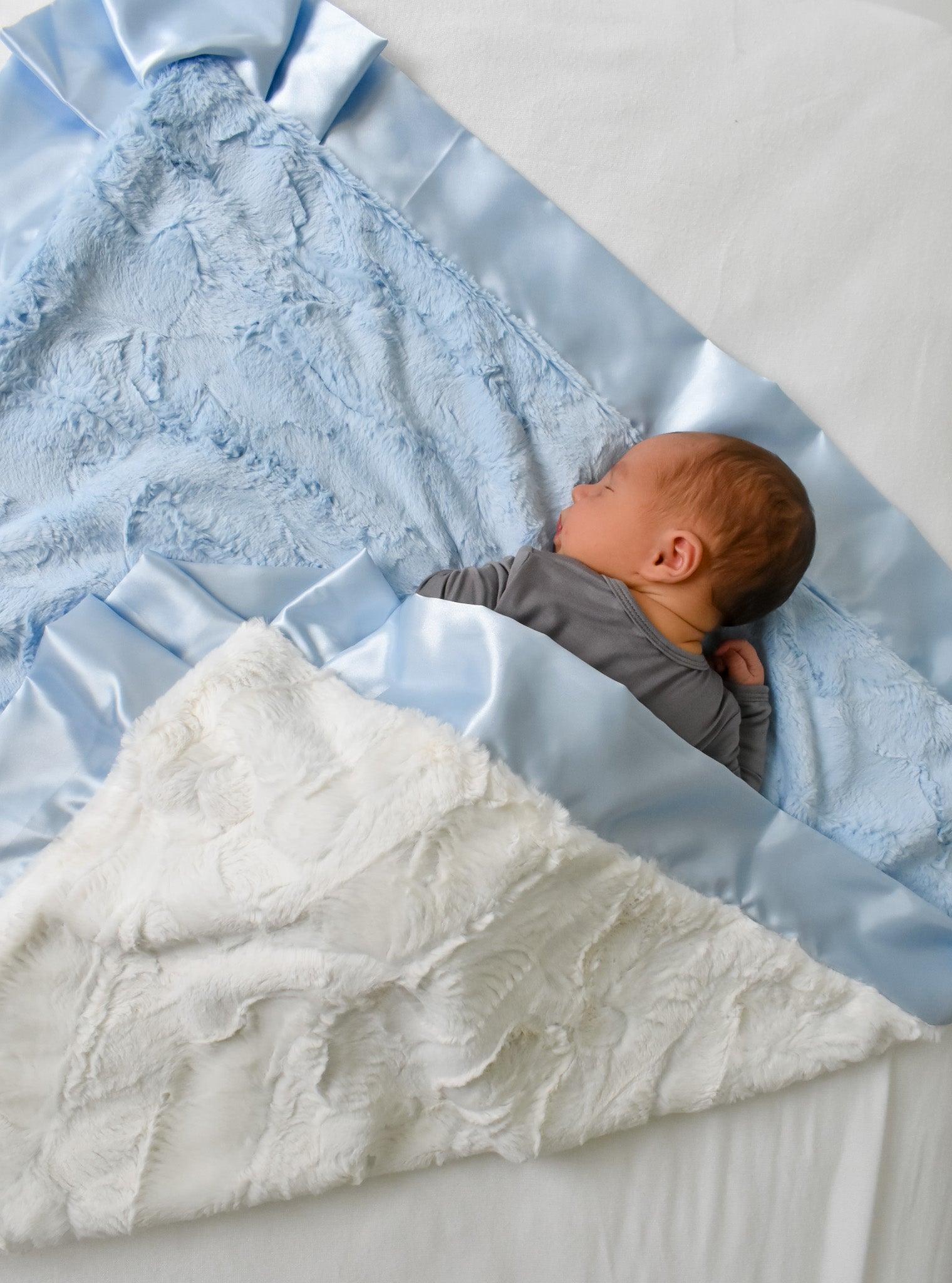 Classic Baby Blue | Luxe Cuddle Blanket