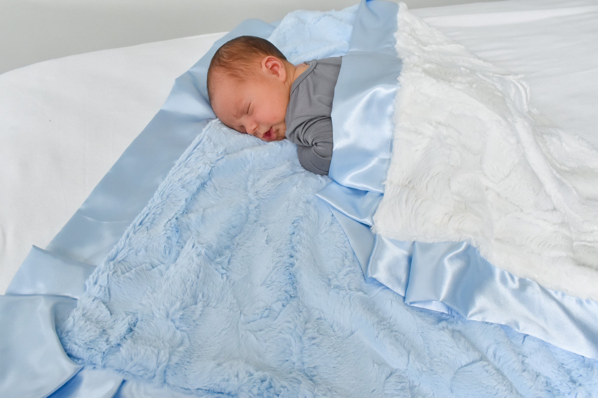 Classic Baby Blue | Luxe Cuddle Blanket