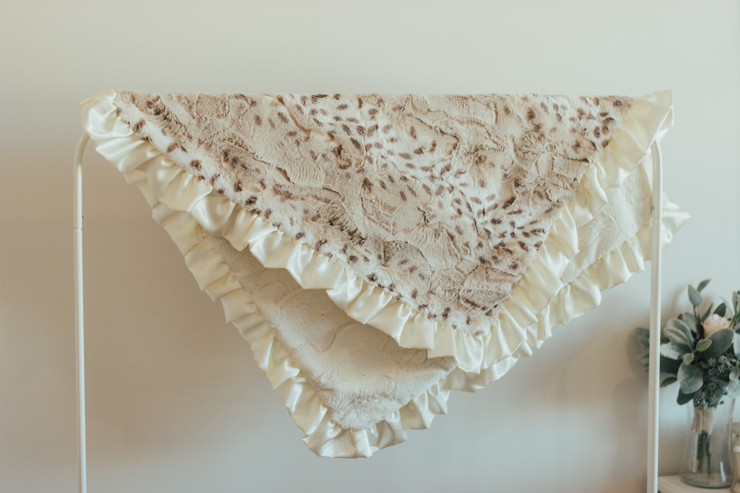 Snowcat Ivory | Luxe Cuddle Blanket