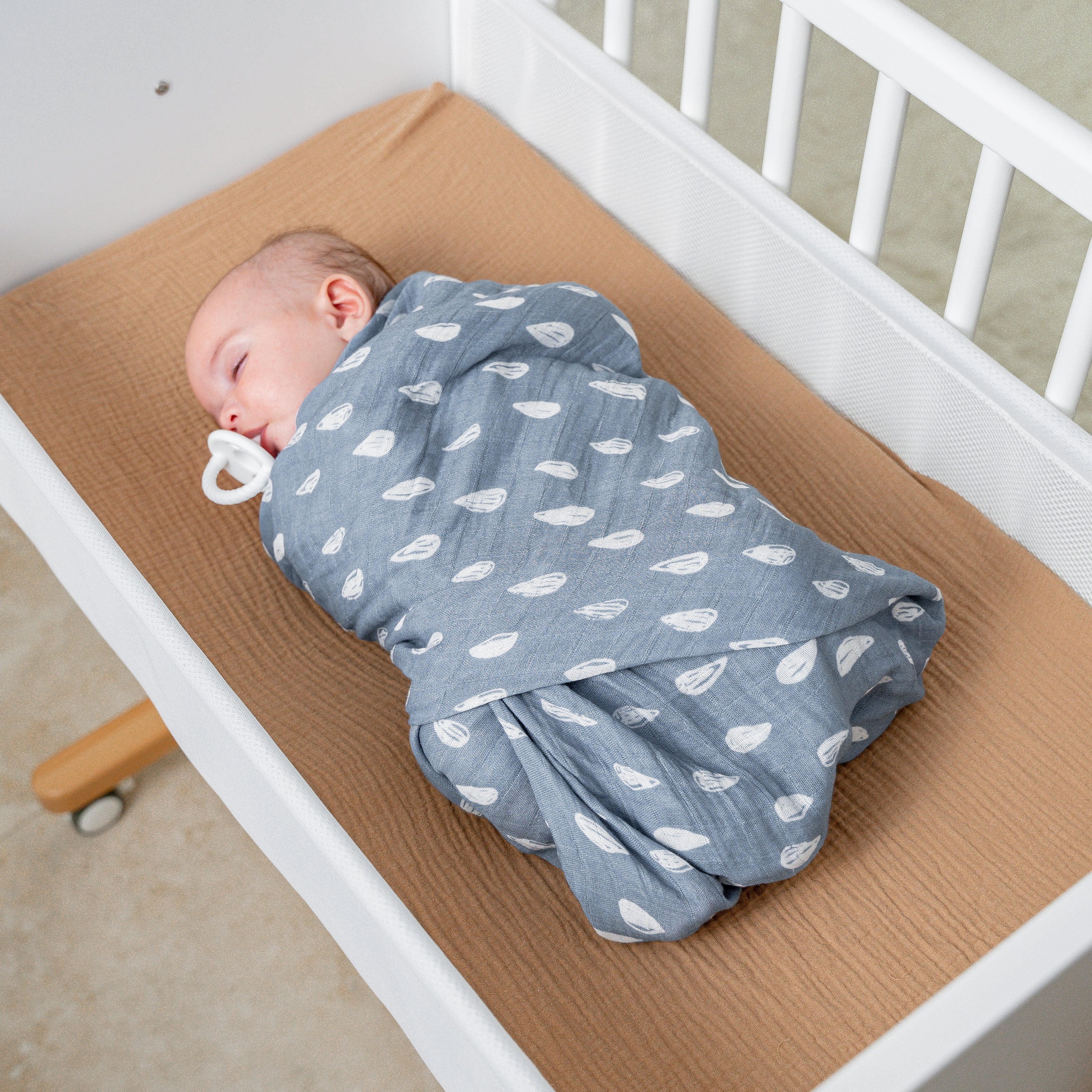 Muslin Swaddle Blanket in Blue Raindrops, 1 Pack