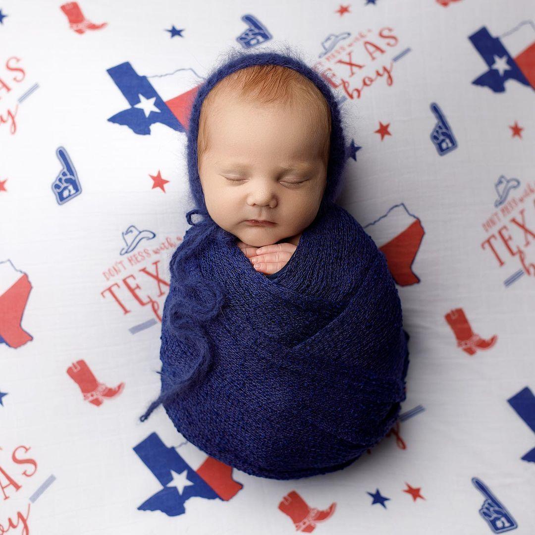 Texas Boy Gift Set: Muslin Swaddle & Bib | Organic Cotton