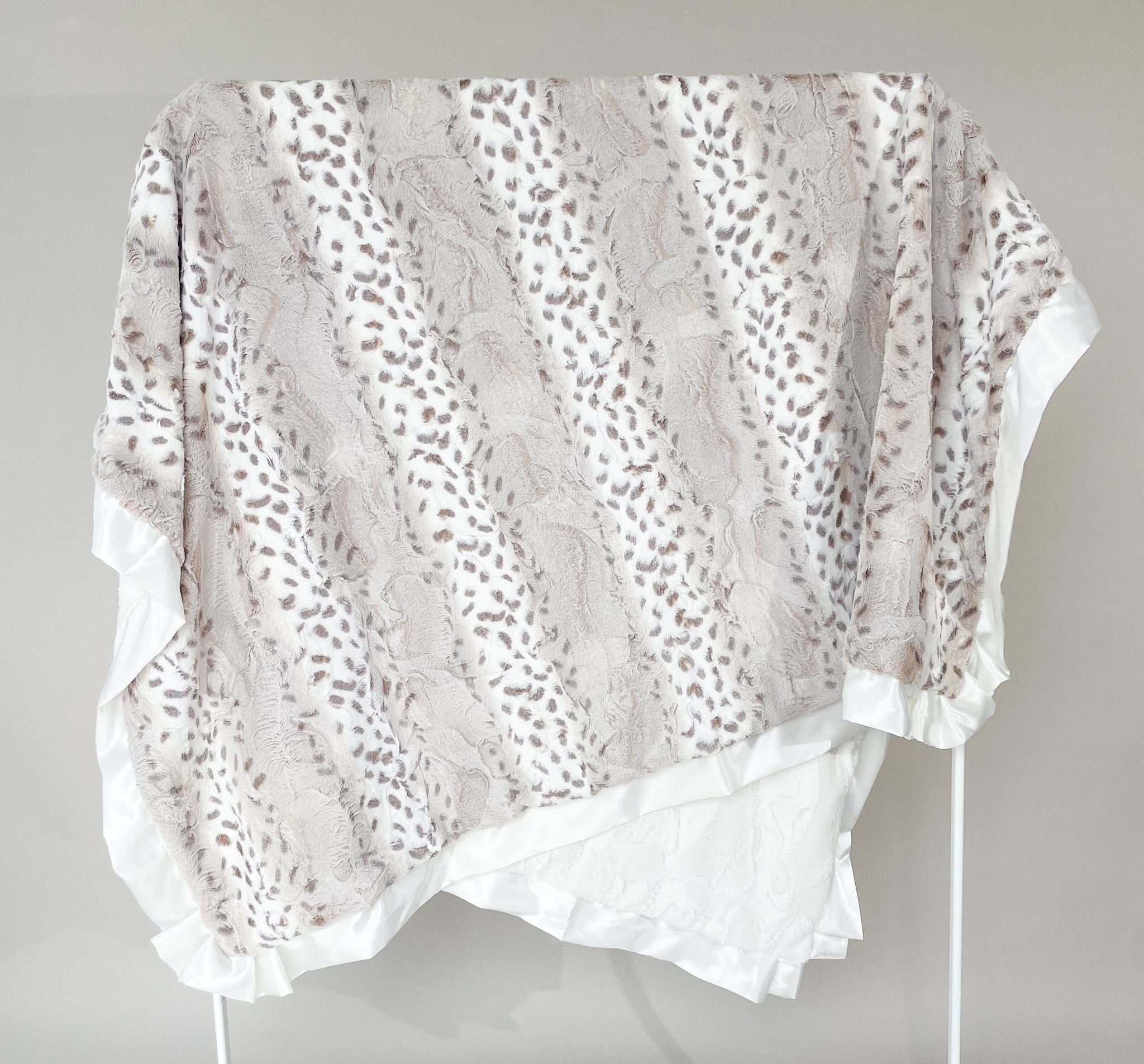 Adult Luxe | Snowcat Ivory Blanket